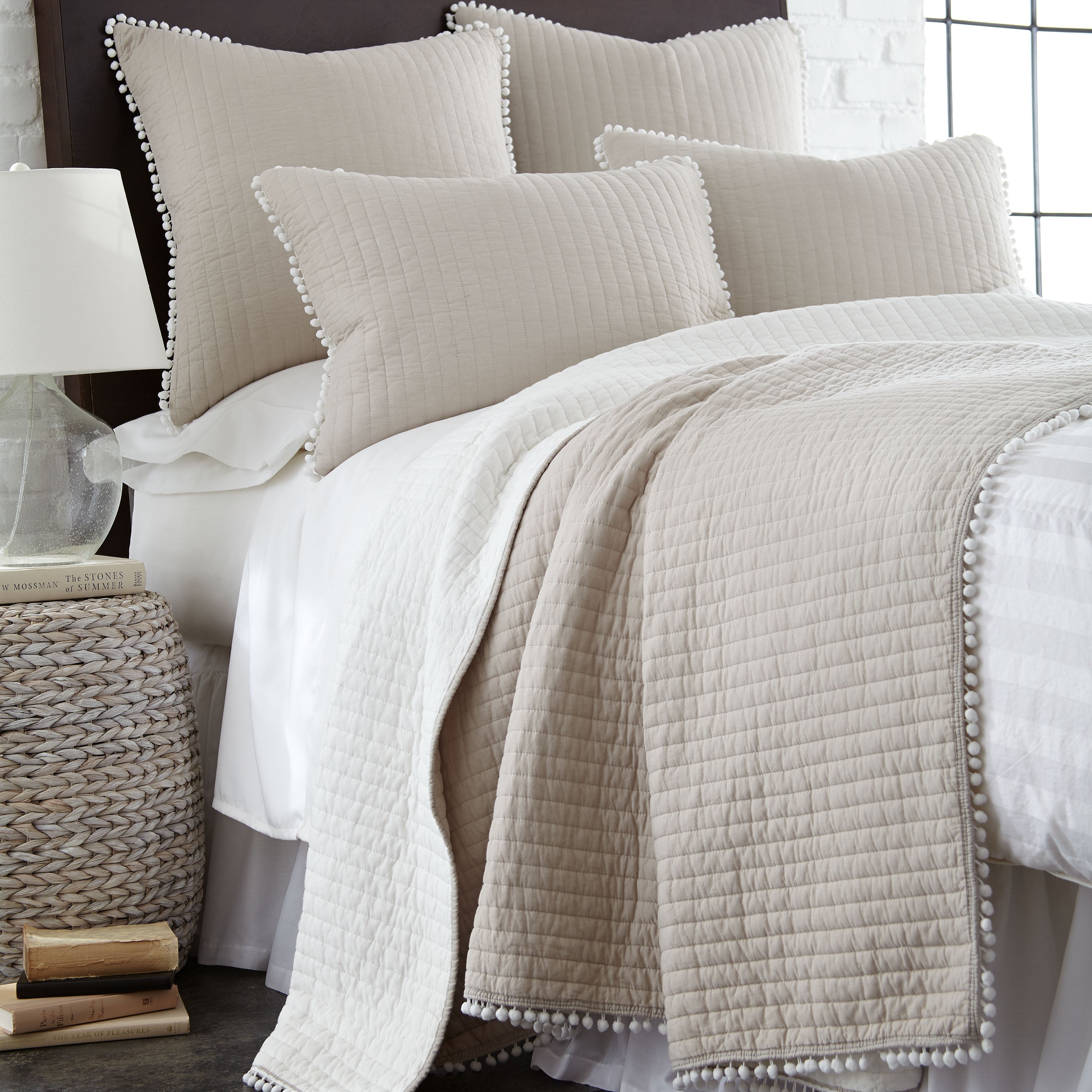 Soft and Cozy Pom Pom Quilt - Plush Bedding Throw Blanket for Kids, Nursery, and Home Decor - Perfect for Cuddling, Gifts, and Winter Warmth