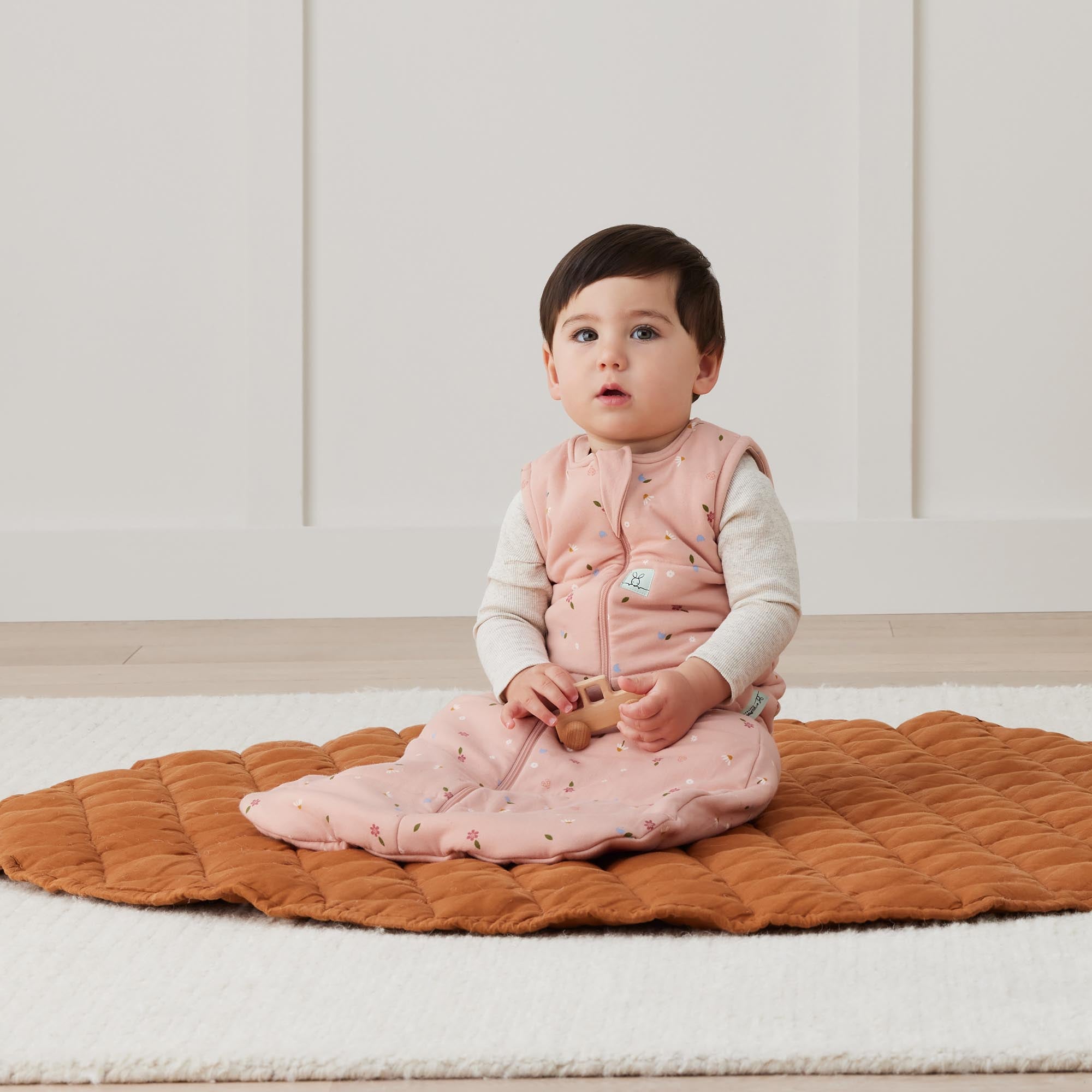 ergoPouch TOG 2.5 Baby Sleeping Bag - Breathable Cotton for Safe Sleep, Daisies Print - Perfect for Nursery, Daycare & Travel