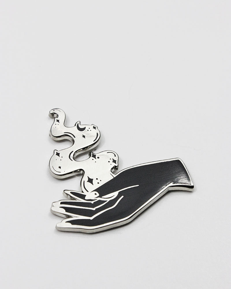 Babe With The Power Magic Hand Pin - Cute Enamel Pin Badge for Backpacks, Jackets & Denim - Perfect for Gifts, Collectors & Kawaii Fashion Accessories