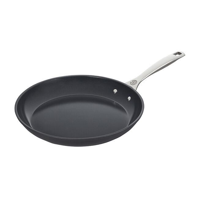 Le Creuset Essential Ceramic Non-Stick Fry Pan - 10 Inch Skillet for Sauteing, Frying & Baking - Oven & Stovetop Safe - Perfect for Eggs, Pancakes & Stir-Fry