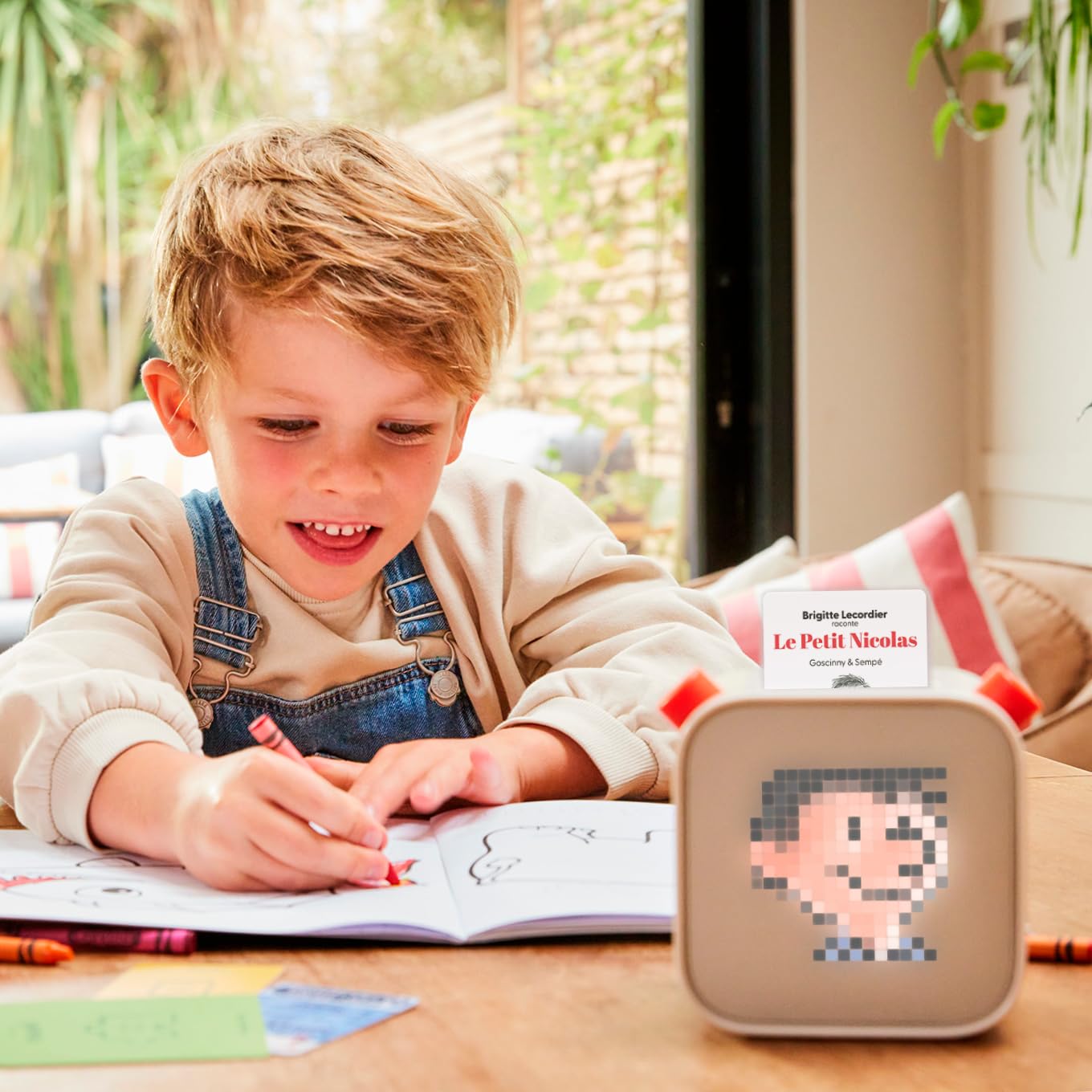 Yoto Mon Imagier des Vacances – French Audio Learning Card for Kids | Compatible with Yoto Player & Mini | Screen-Free Educational Toy with Fun Music for Playtime, Bedtime & Travel | Ages 3+ | Perfect for Language Learning & On-the-Go Entertainment
