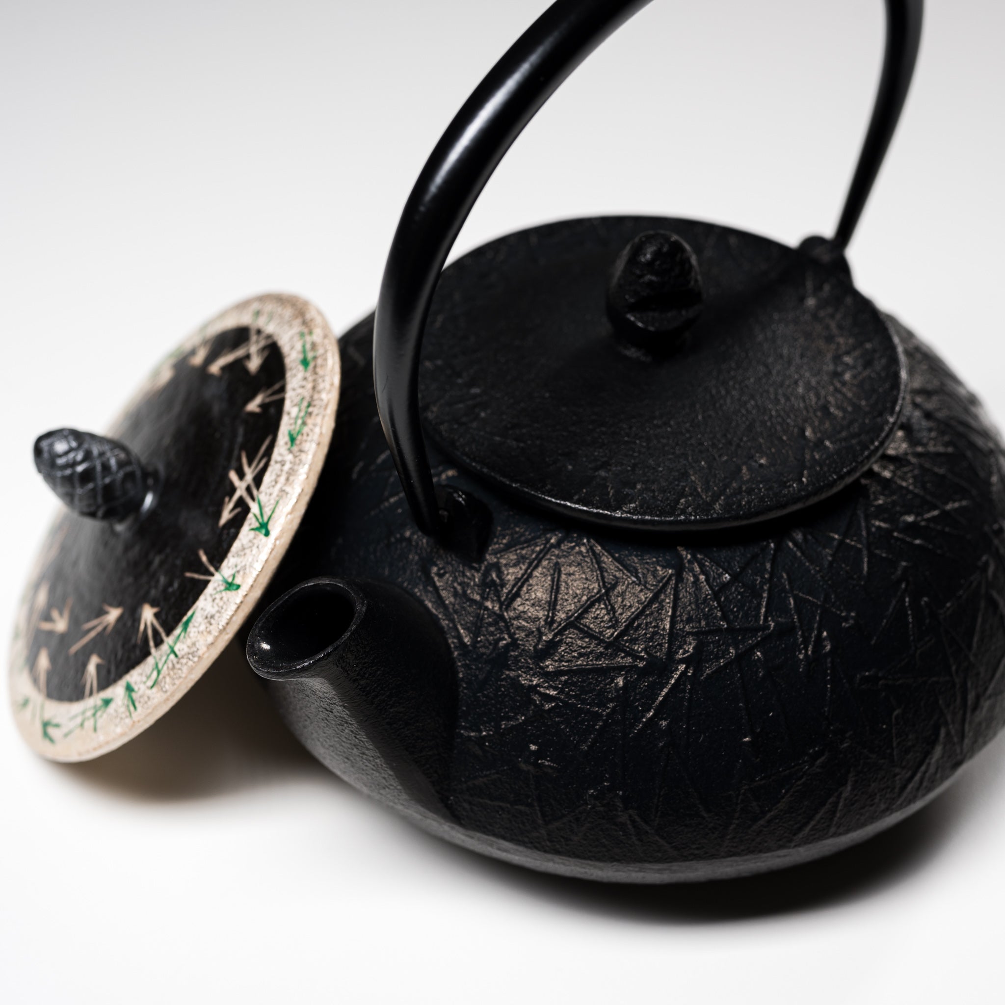 Premium Kyo Kiyomizu Ware Cast Iron Teapot - Authentic Japanese Silver Pine Design, 510ml / Nanbu Ironware - Perfect for Tea Ceremonies & Home Brewing