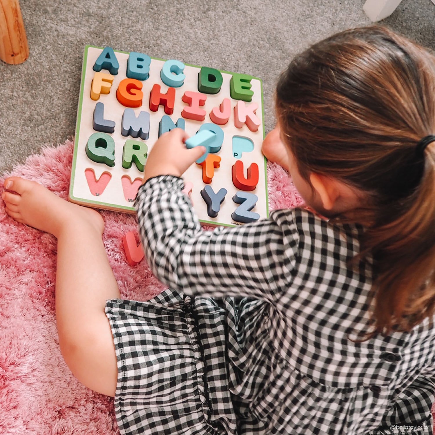 Bigjigs Toys Chunky Alphabet Puzzle - Uppercase Letters, Bright Colors, Wooden ABC Learning Toy for Toddlers - Perfect for Preschool Education & Early Childhood Development