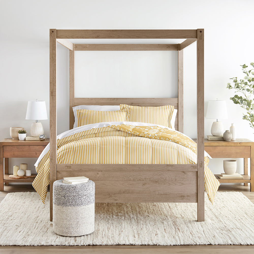 Daisy Medallion Reversible Down Alternative Comforter Set - All-Season Hypoallergenic Bedding for Queen Size Bed | Perfect for Cozy Home Decor & Guest Room Essentials