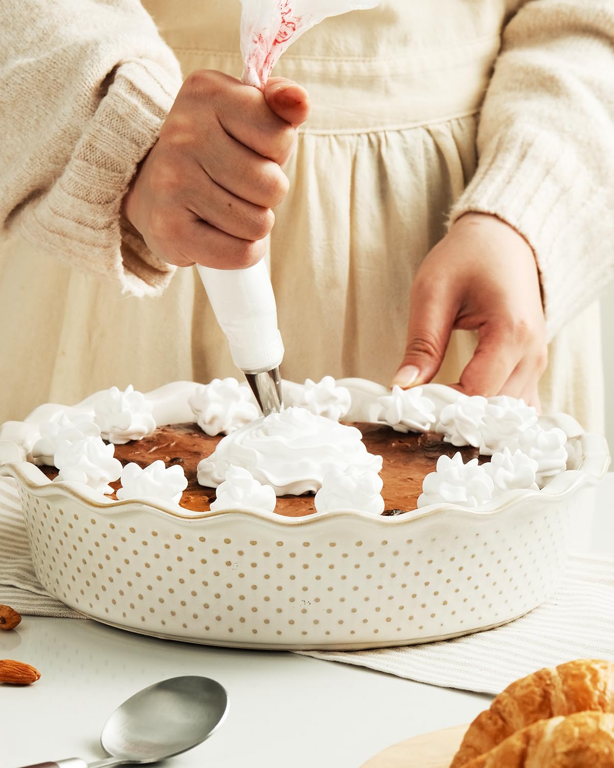 Getstar 9.5 Inch Ceramic Pie Pan - Non-Stick Deep Dish Pie Plate for Baking Apple, Pumpkin & Quiche - Oven & Dishwasher Safe Farmhouse Style Pie Dish - Perfect for Thanksgiving, Christmas & Family Gatherings