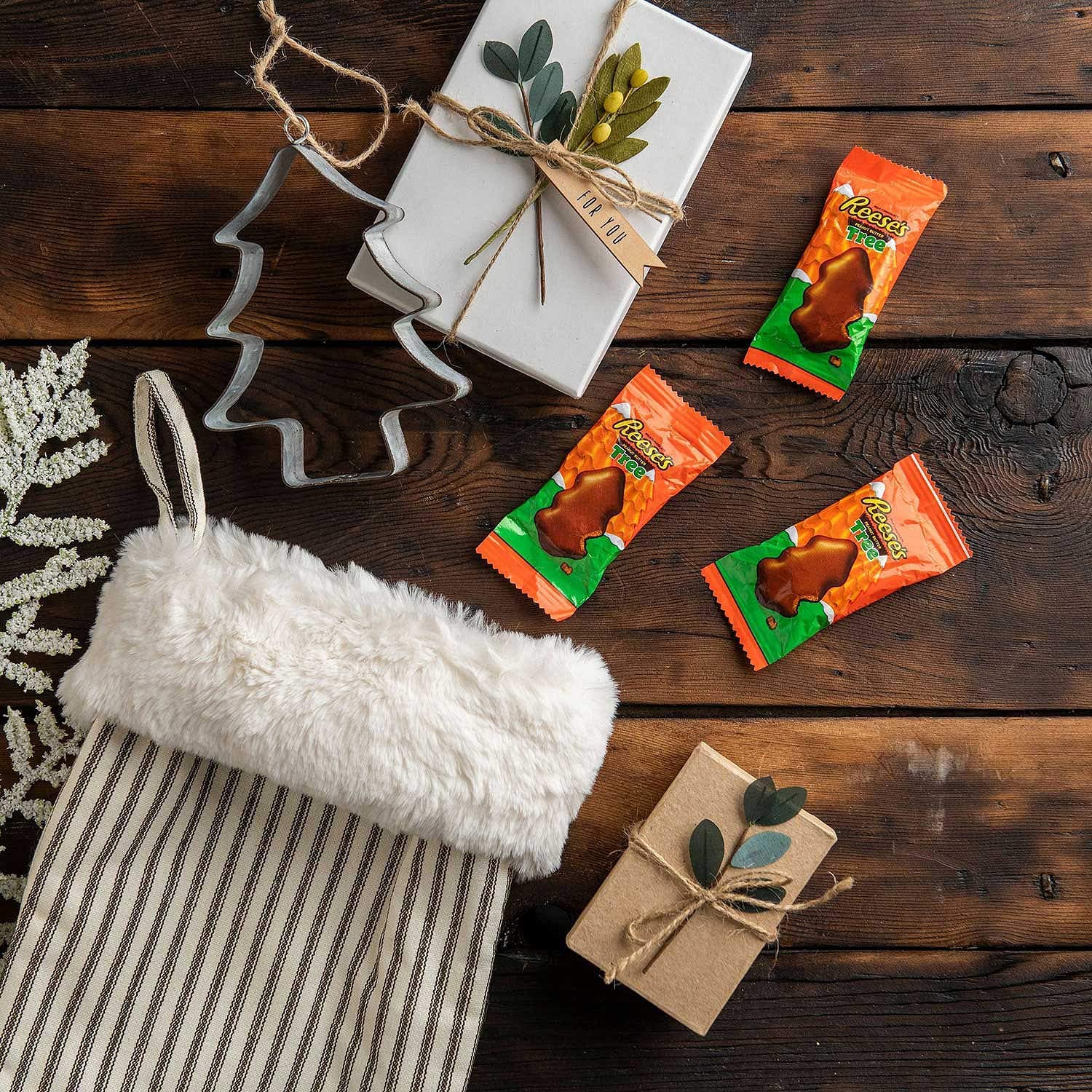 Reese's Peanut Butter Trees Milk Chocolate Holiday Candy - 0.6oz Individually Wrapped Snack Size (2lb Bulk Pack) - Perfect for Christmas Stocking Stuffers, Office Party Treats & Holiday Gift Baskets