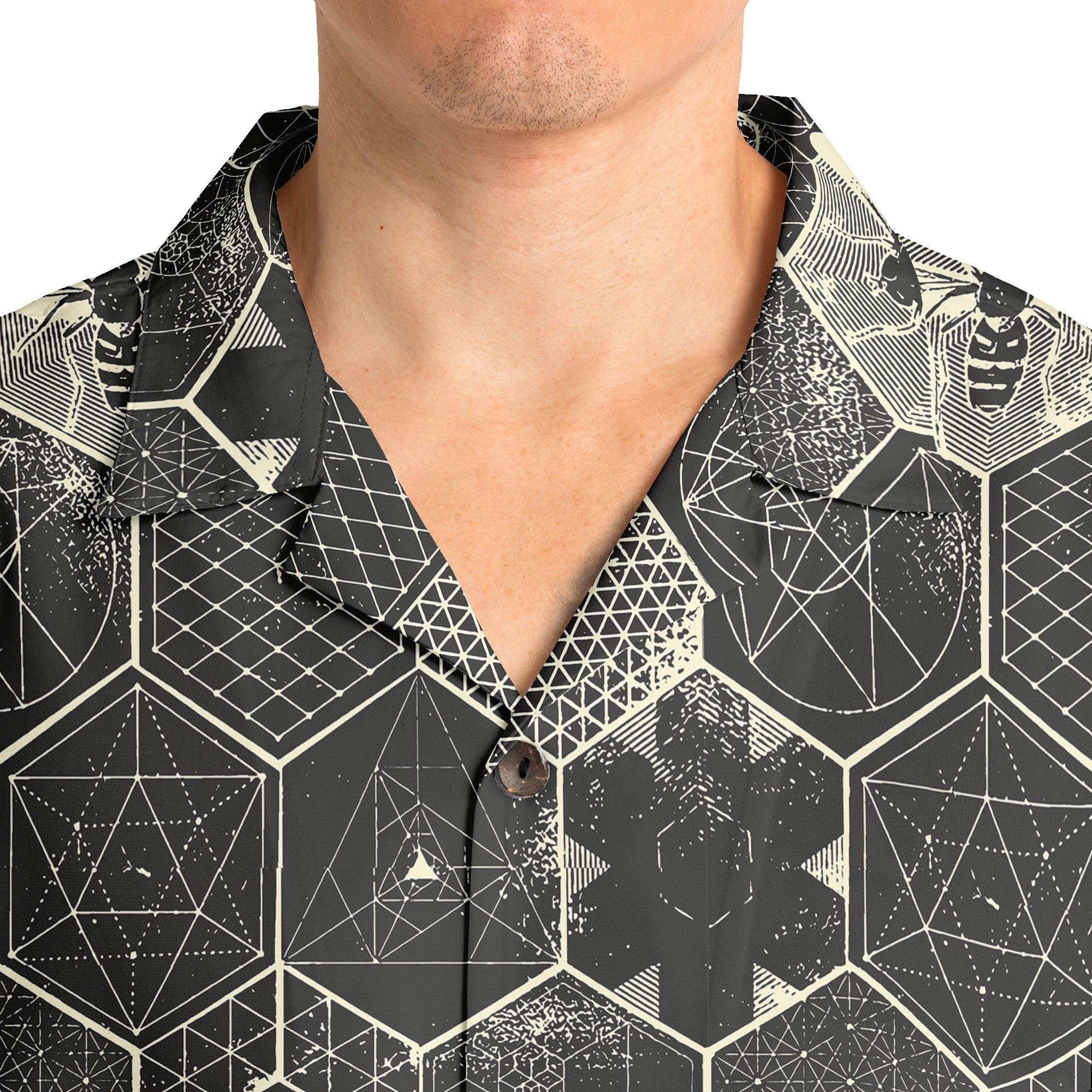 HYPERFAVOR Stylish Bee Print Shirts for Men - Fashionable Aesthetic Bee Hawaiian Shirts, Casual Summer Beach Wear for Outdoor Parties & Vacations