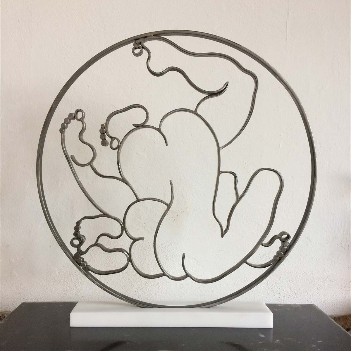 Elegant White Carrara Marble Iron Sculpture - Handcrafted Home Decor for Living Room, Office & Garden