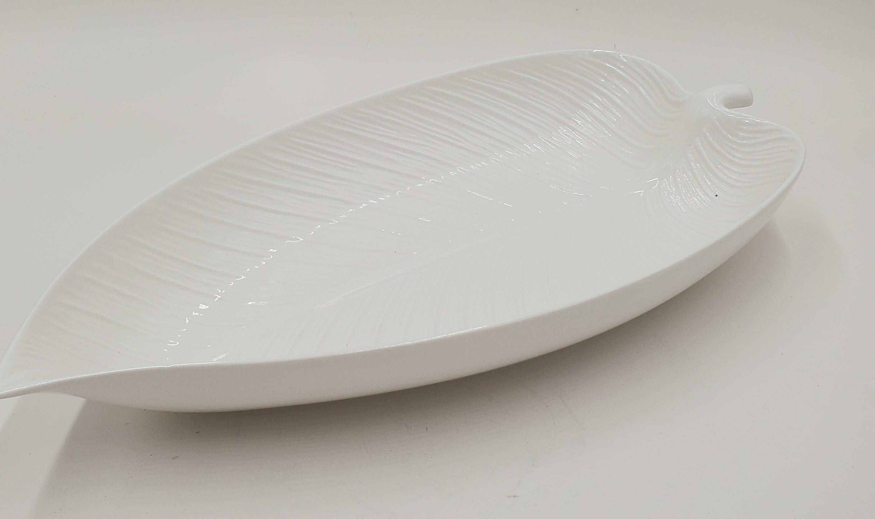 16.25x8.5 Inch White Porcelain Leaf-Shaped Serving Platter - Perfect for Thanksgiving Dinner, Holiday Parties & Elegant Table Decor