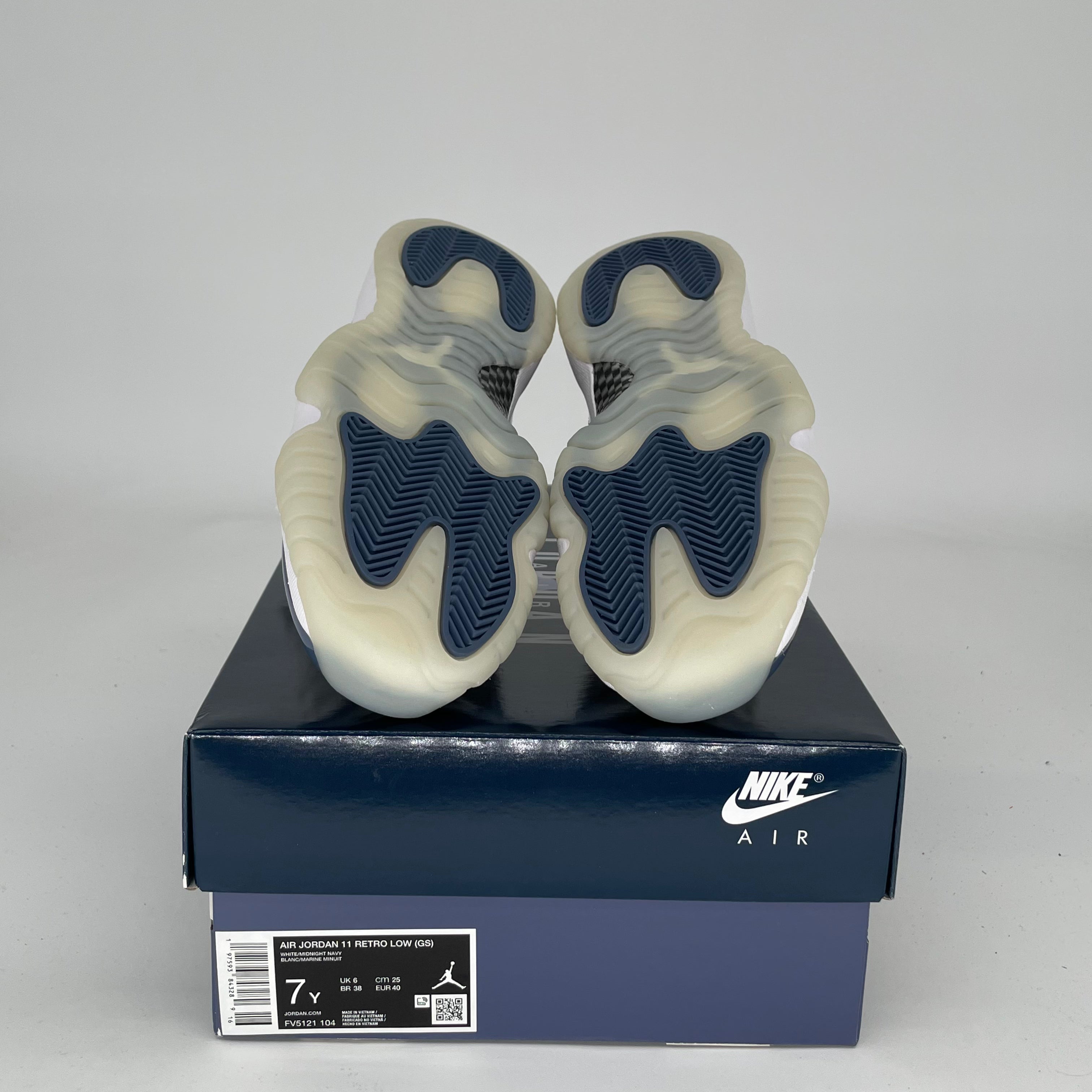 Air Jordan 11 Low Diffused Blue Men's Basketball Shoes Size 7Y - FV5121-104 | Retro Sneakers for Casual Wear & Sports Performance