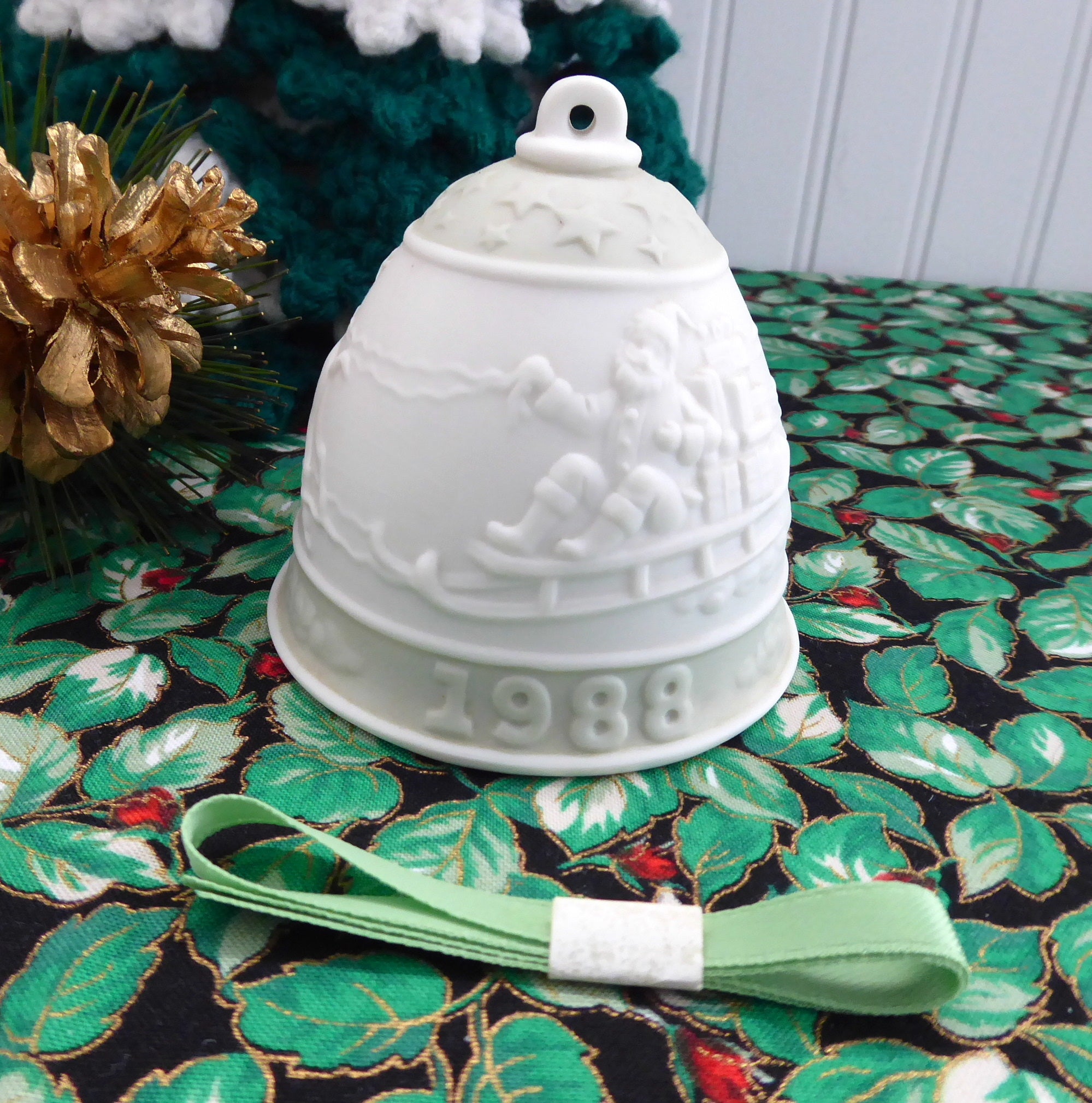 Vintage 1988 Lladro Green Santa Sleigh with Reindeer Christmas Bell Ornament - Holiday Home Decor for Tree, Mantel & Gift Giving