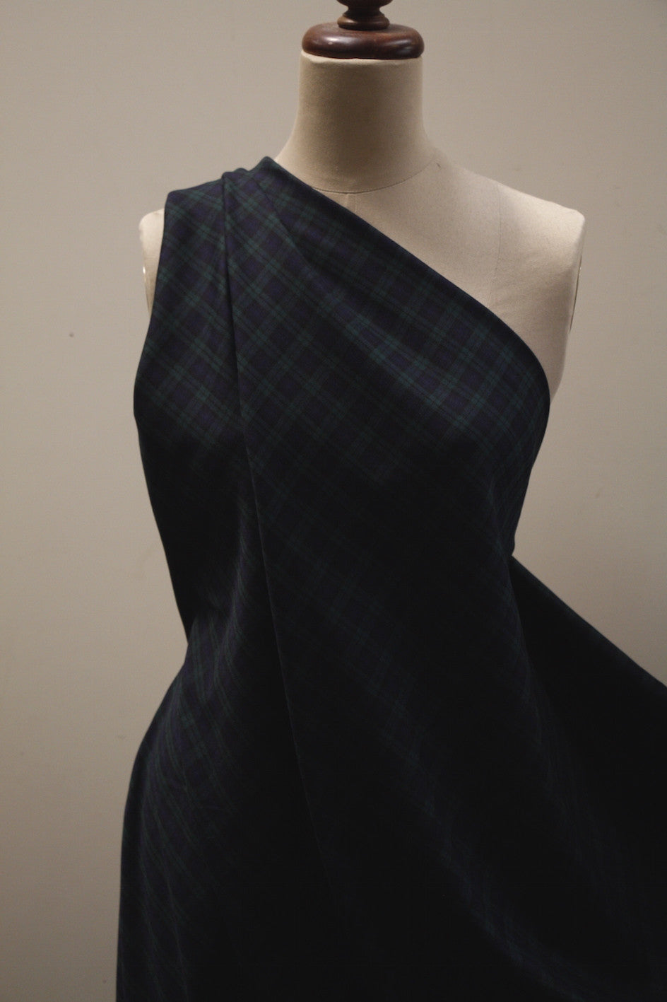 Blackwatch Tartan Plaid Scarf - Classic Scottish Wool Wrap for Men & Women - Perfect for Winter, Outdoor Adventures & Casual Styling
