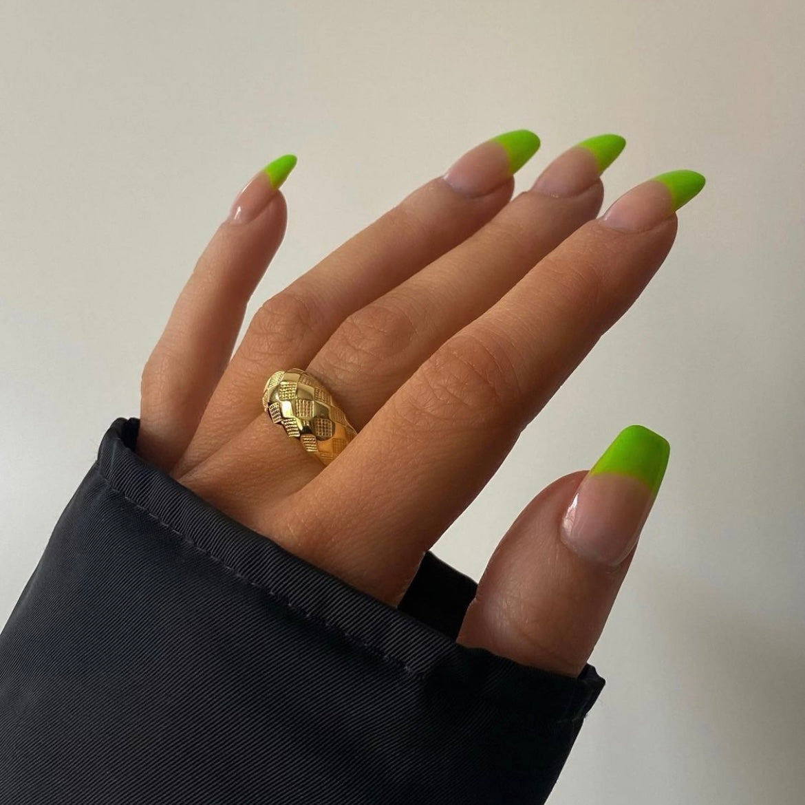 Emerald Green Checker Ring for Women - Vintage Style Adjustable Statement Ring - Perfect for Parties, Weddings & Everyday Fashion