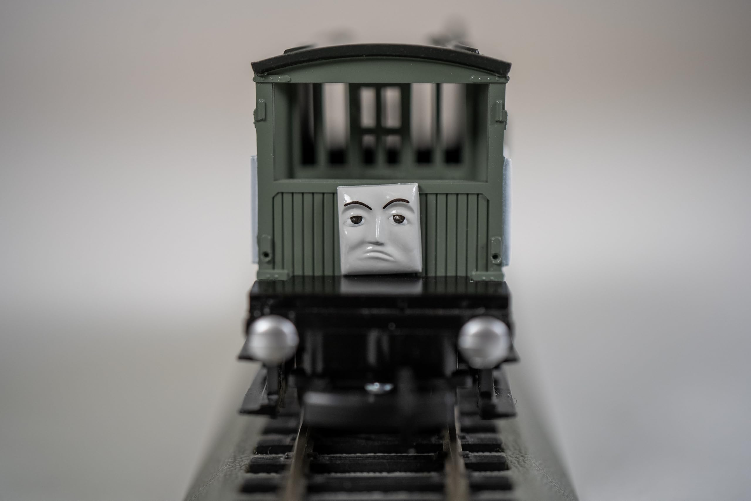 Thomas & Friends Spiteful Brake Van - HO Scale Model Train for Kids & Collectors - Perfect for Train Layouts, Displays & Gifts