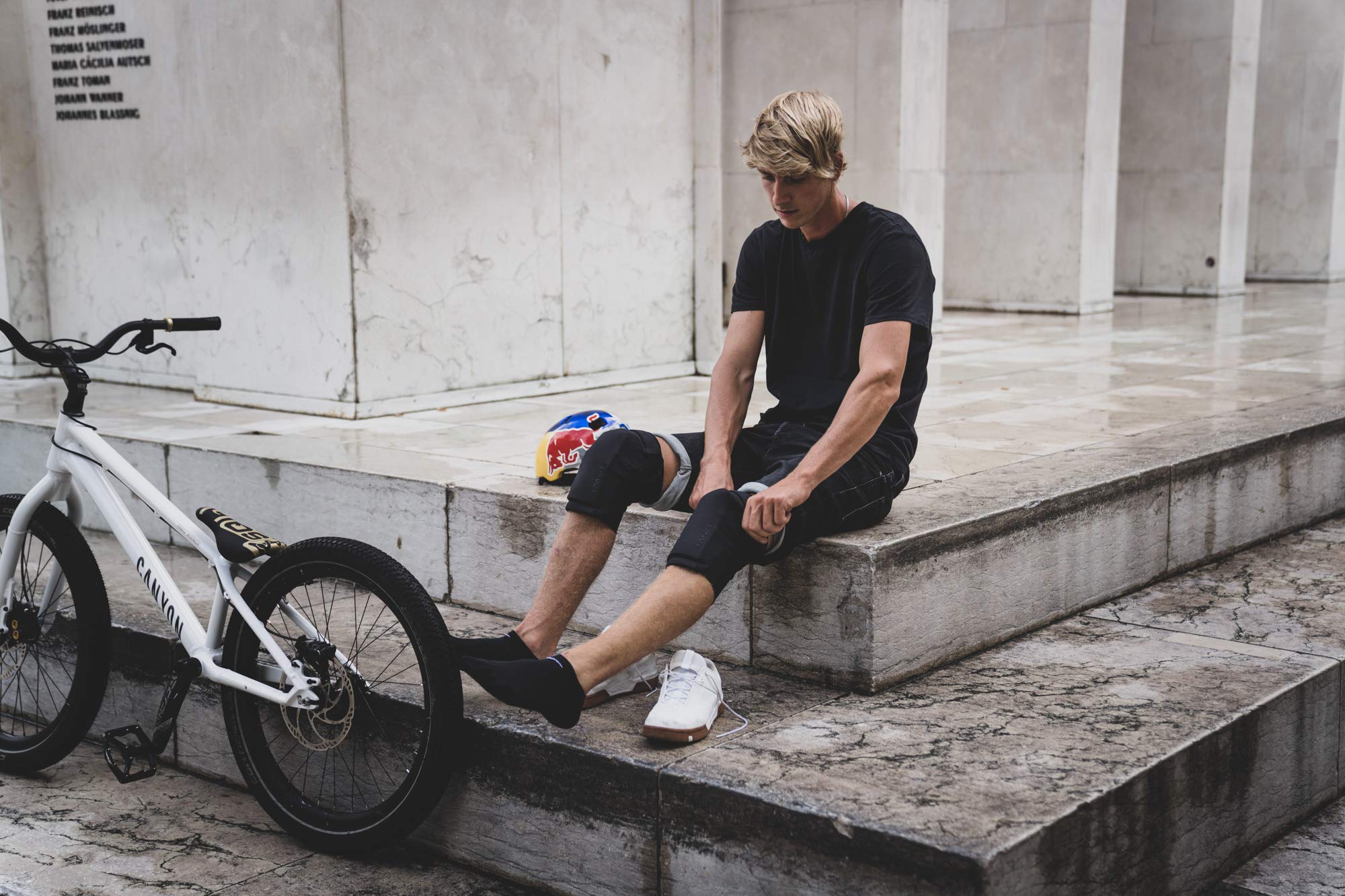 POC VPD Air Knee Pads Fabio Edition - Lightweight Protective Gear for Cycling, Skateboarding & Extreme Sports