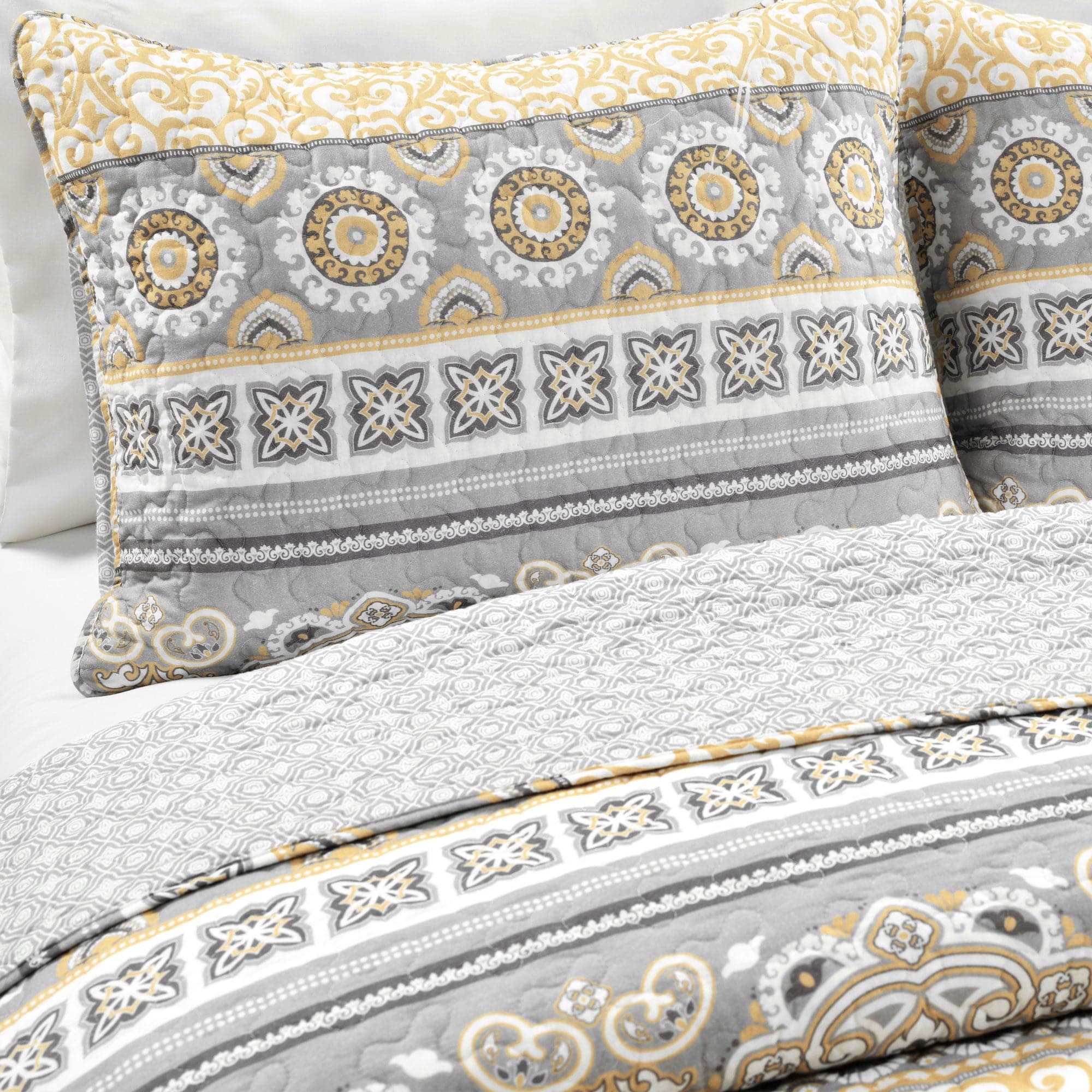 Nesco Stripe 3-Piece Quilt Set - Soft Bedding Comforter with Matching Pillow Shams - Perfect for Master Bedroom, Guest Room & Dorm Decor