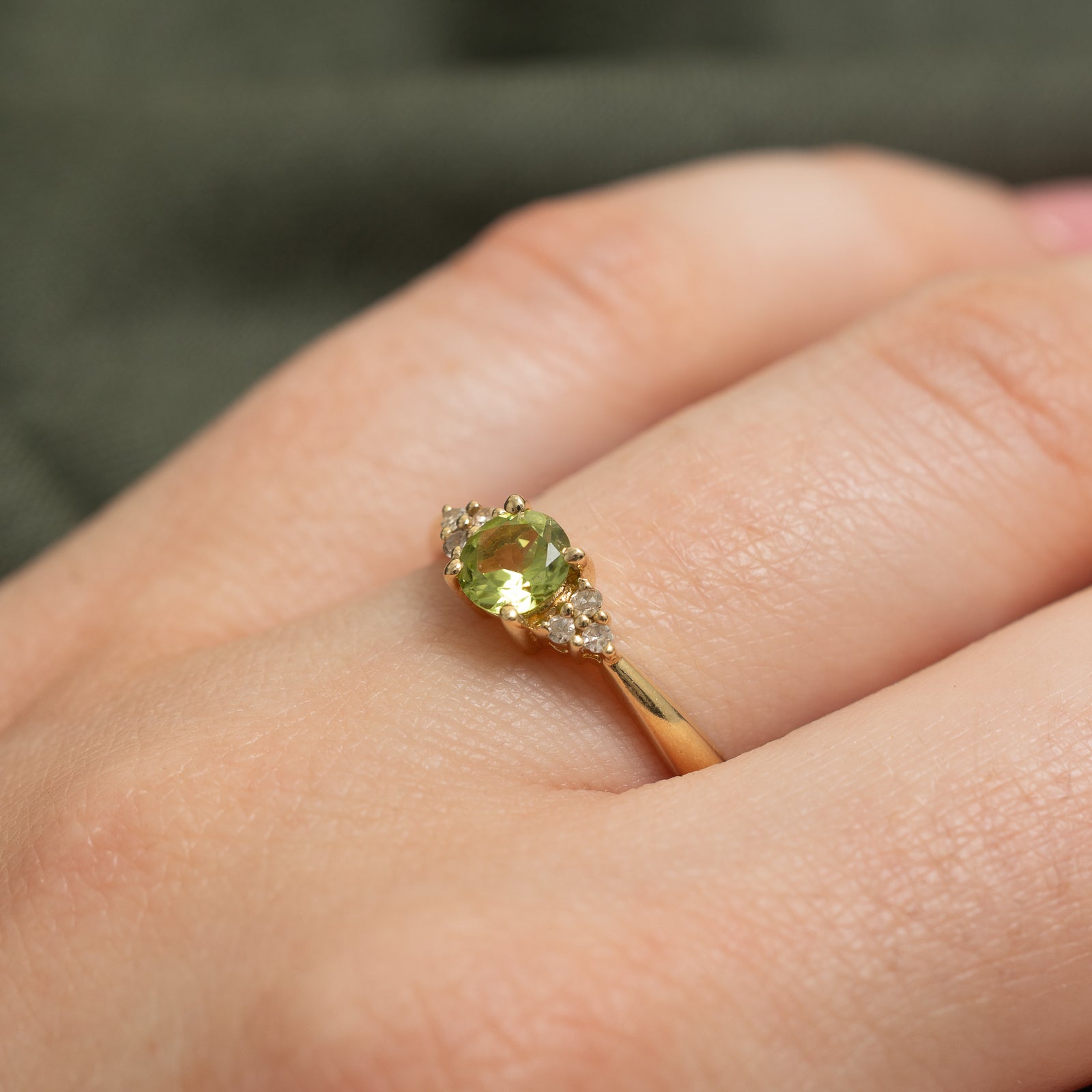 0.50ct Round Cut Peridot & Diamond Ring - 0.06ctw Total Weight - Size 7.25 - Elegant Birthstone Jewelry for Women, Perfect for Anniversary, Engagement & Special Occasion Gifts