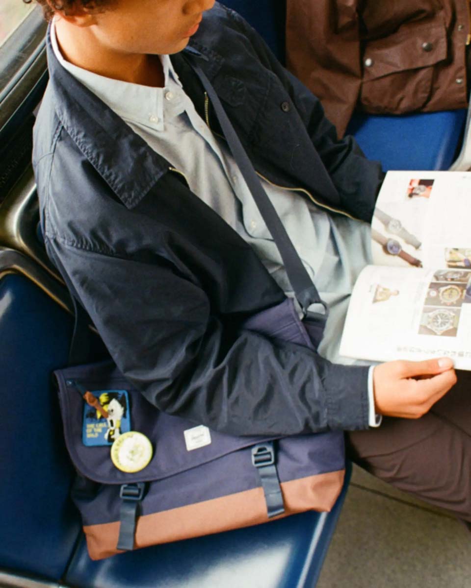 Herschel Cove Messenger Bag for Men & Women - Navy/Saddle Brown Crossbody Bag - Perfect for Travel, Work & Daily Commute
