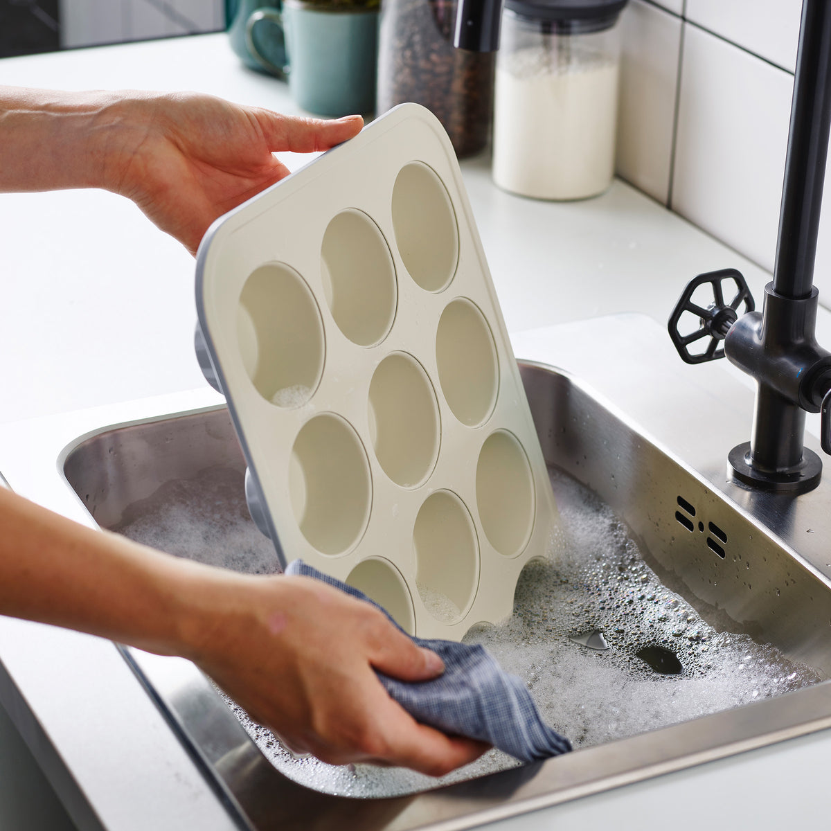 GreenLife Ceramic Nonstick Muffin Pan - 12 Cup Non-Toxic Bakeware, Dishwasher Safe, PFOA Free, Gray - Perfect for Cupcakes, Muffins & Mini Quiches