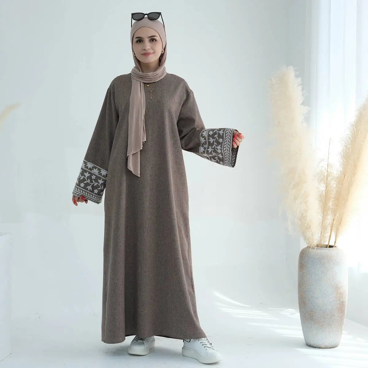 Elegant Muslim Women's Embroidery Sleeve Abaya Dress - Modest Islamic Prayer Dress for Mosque, Eid & Special Occasions
