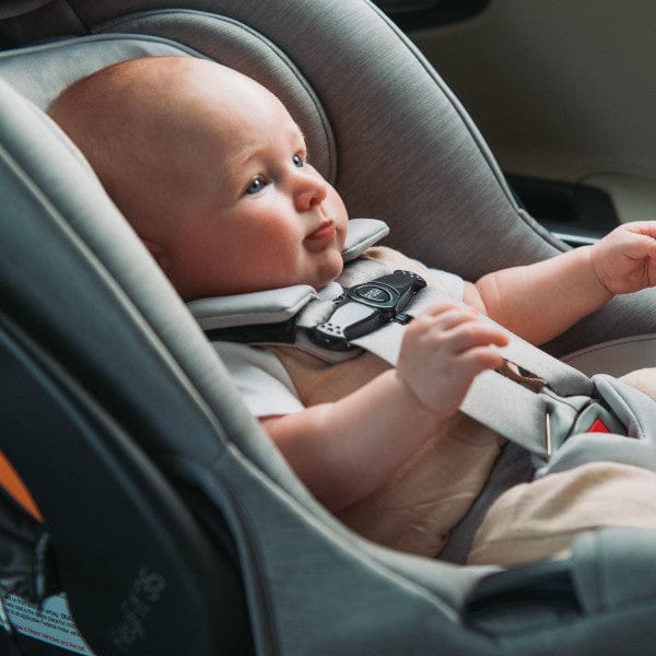 Chicco KeyFit 35 ClearTex Infant Car Seat - Lightweight & Safe for Newborns to 35 lbs - Perfect for Travel & Daily Commutes