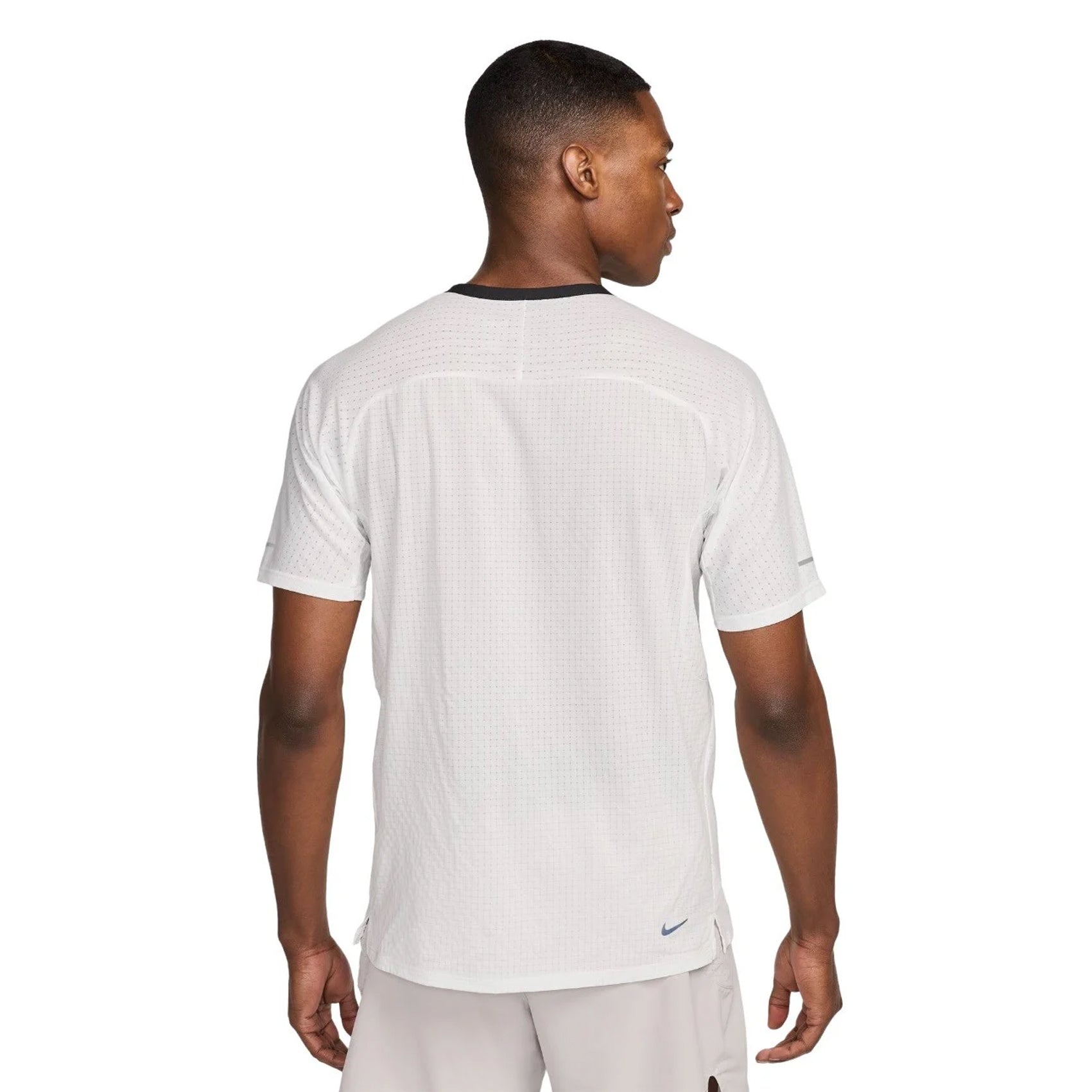 Men's Nike Dri-FIT Trail Solar Chase Running Shirt - Moisture-Wicking Performance Tee for Trail Running & Outdoor Workouts