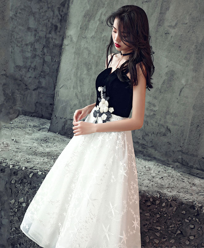 Elegant Black and White Short Prom Dress for Homecoming - Perfect for School Dances, Parties & Special Occasions