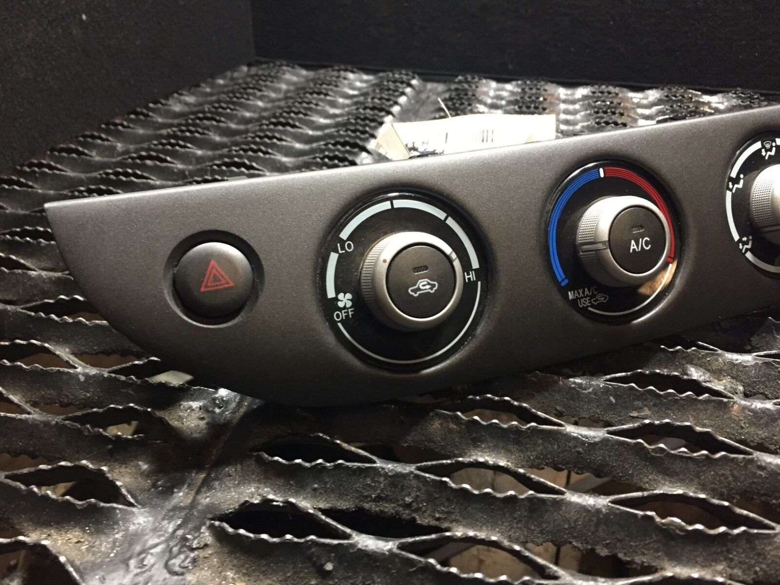 2002-2006 Toyota Camry AC Heater Climate Control Temperature Knob OEM #34 82k - Perfect for Car Interior Upgrades & Climate System Repairs
