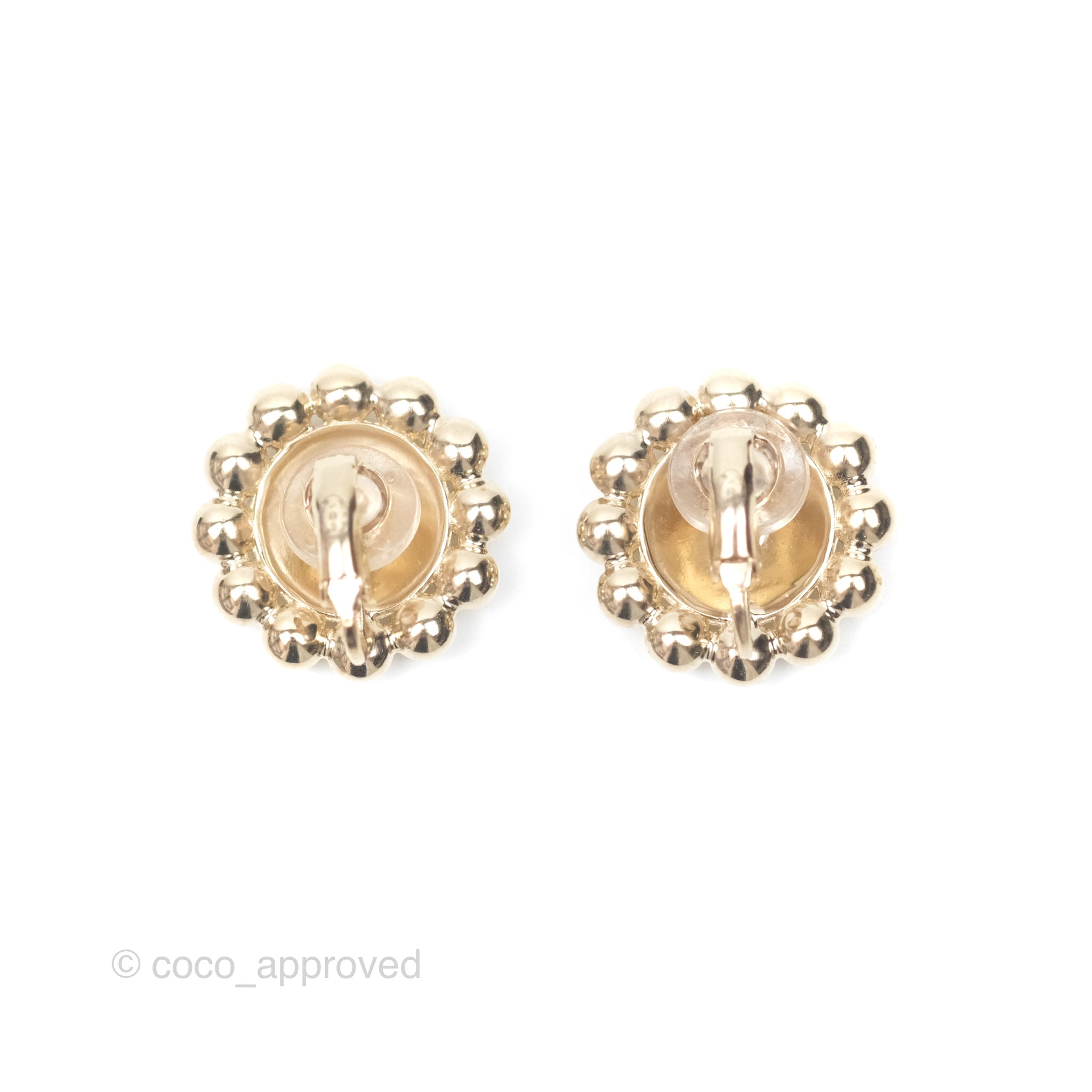 Chanel CC Pearl Round Ear Clips Gold Tone 20S - Luxury Pearl Stud Earrings for Women, Elegant Fashion Jewelry Gift for Birthday, Anniversary & Special Occasions