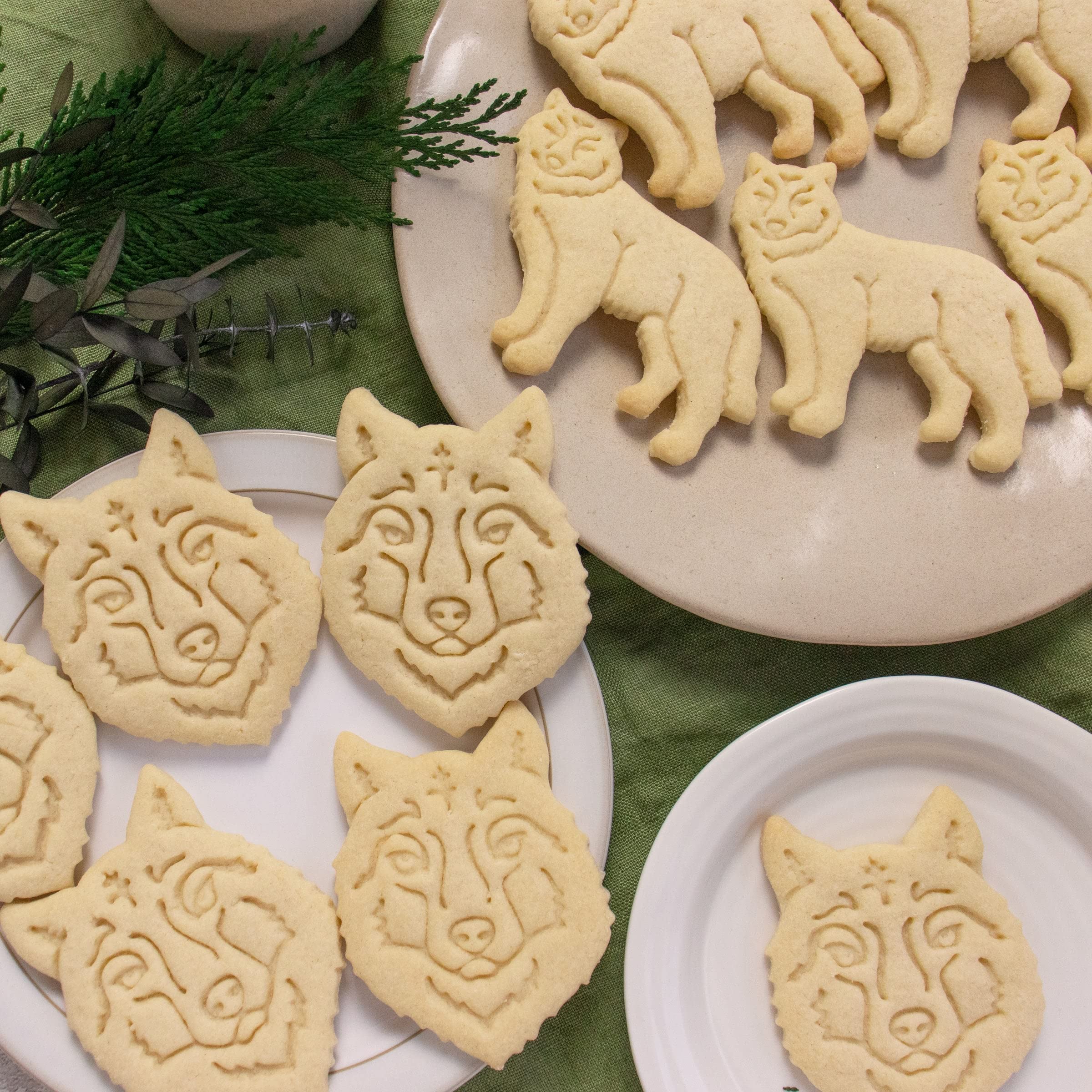 Premium Set of 2 Wolf Cookie Cutters - Face & Body Designs for Baking | Stainless Steel Wolf-Shaped Cookie Molds | Perfect for Halloween, Animal Theme Parties & DIY Cookie Decorating