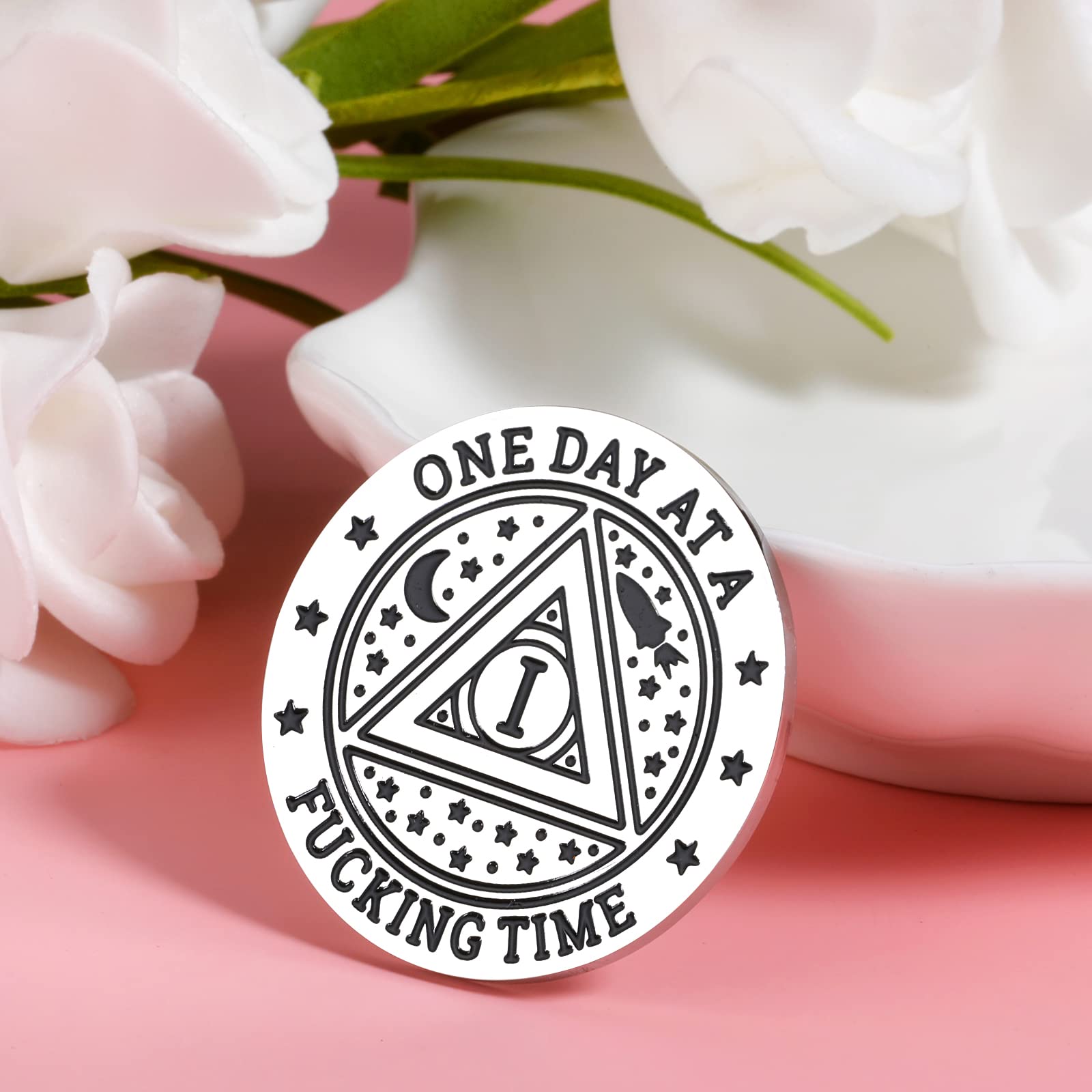 1 Year Sobriety Coin - Motivational AA Token for Men & Women in Recovery | Inspirational 'One Day at a Time' Addiction Recovery Gift | Perfect for Alcoholics, Chemo Patients & Stocking Stuffers | Encouragement Gift for Sober Living & 12-Step Programs