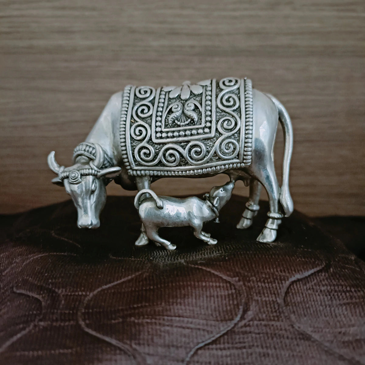 925 Pure Silver Cow & Calf Idol for Housewarming Gift - Elegant Home Decor for Good Luck & Prosperity - Perfect for New Home Blessings, Pooja Room & Spiritual Gifting