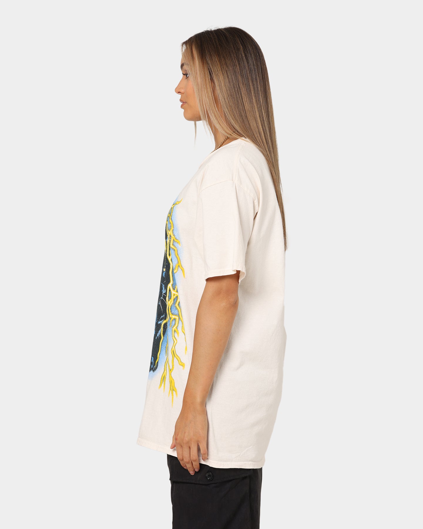 Vintage American Thrift OG Panther Graphic T-Shirt - Off White | Retro Streetwear for Men & Women | Perfect for Casual Outfits, Concerts, and Urban Fashion