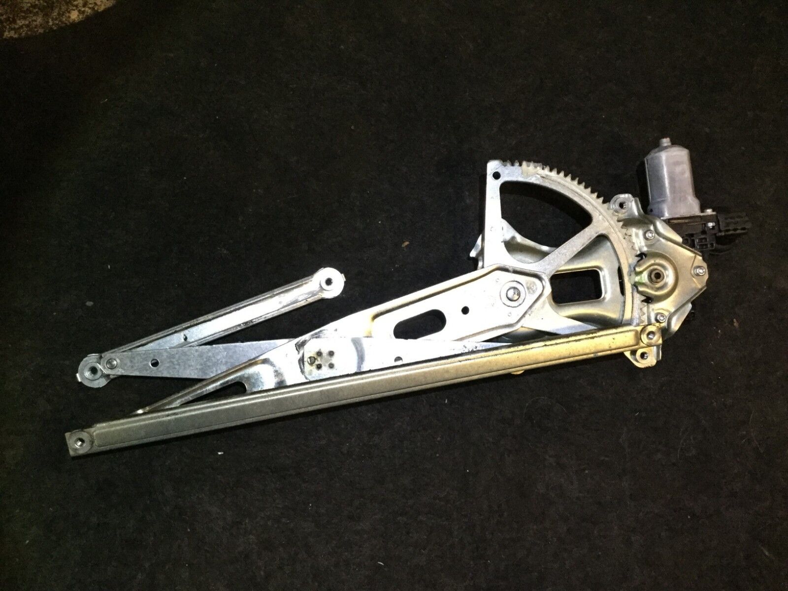 2005-2009 Toyota Prius Right Front Passenger Window Regulator with Motor - OEM Replacement Part - Perfect for Window Repair & Smooth Operation