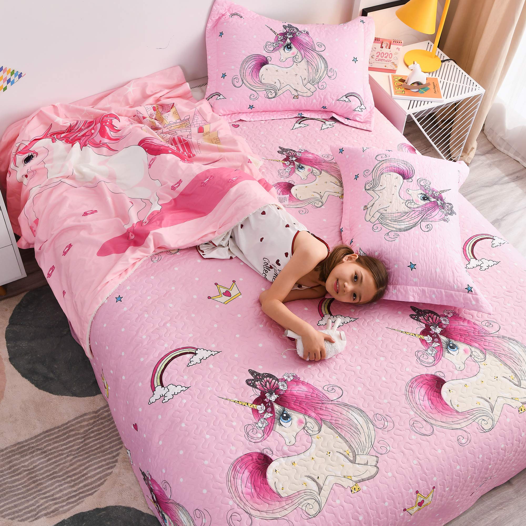 **Pink Unicorn Reversible Quilt Set for Twin Bed – Lightweight Girls' Quilt Coverlet with Pillow Shams | Soft Bedspread for Kids' Room, Sleepovers & Cozy Bedtime**