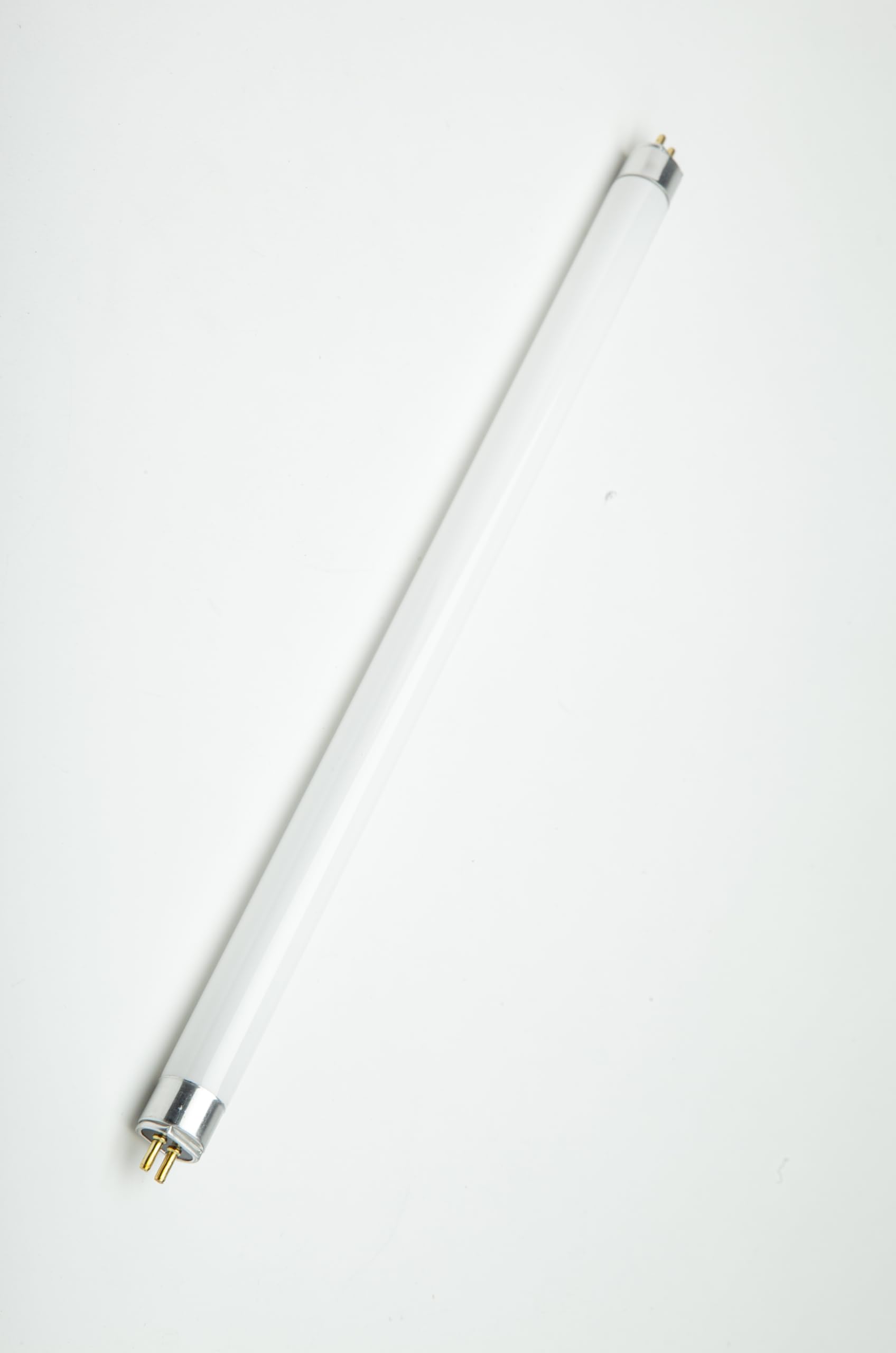 F8T5/WW Light Bulb 2 Pack - Energy Efficient T8 Fluorescent Tube Replacement for Home, Office & Workshop Lighting - Perfect for Ceiling Fixtures, Lamps & Garage Lights