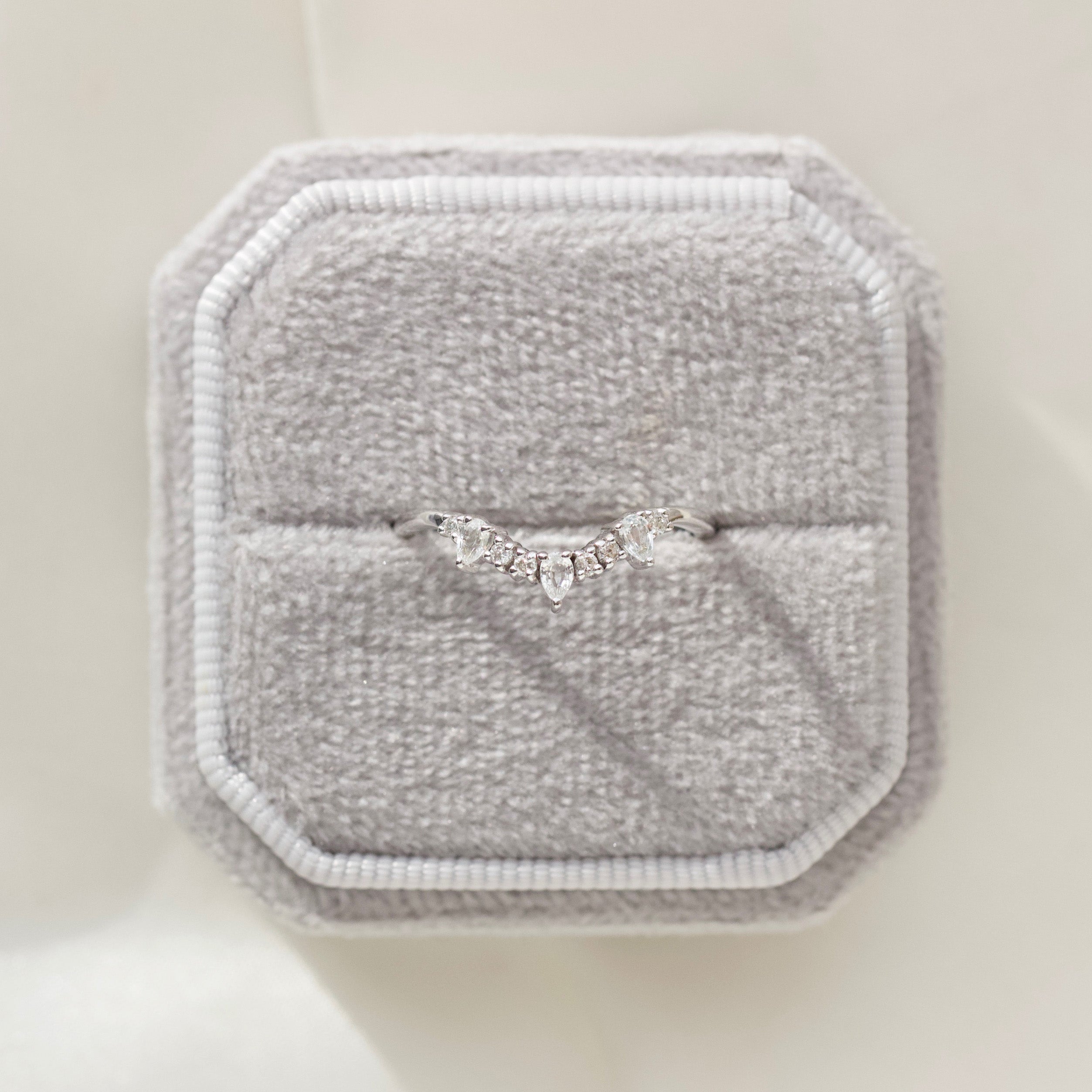Exquisite Diamond & Sapphire Droplet Hugging Ring - Elegant 14K Gold Dainty Stackable Ring for Women - Perfect for Anniversary, Engagement, Wedding & Everyday Wear