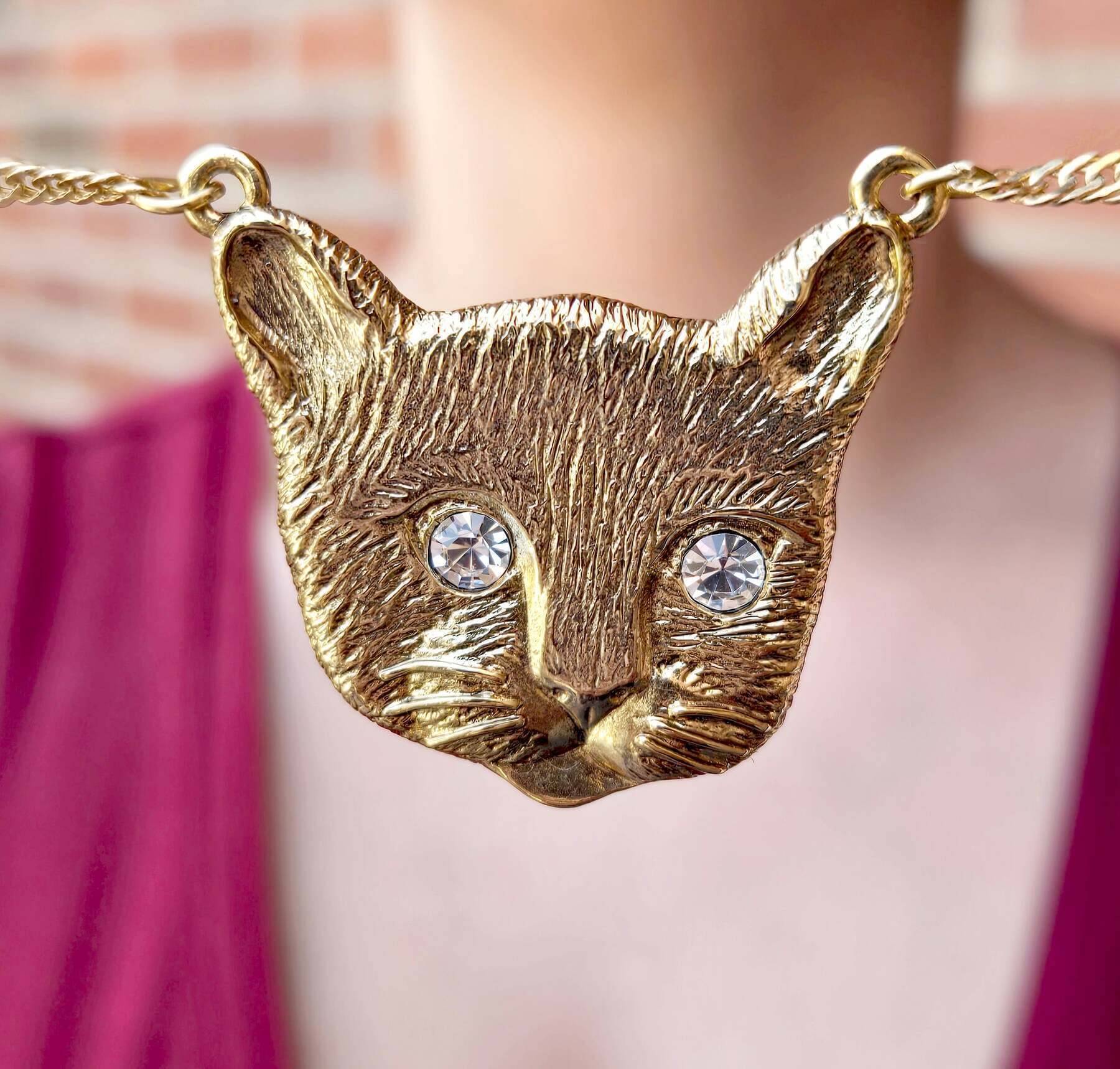 1928 Jewelry Meow Crystal Cat Eye Pendant Necklace - 17 Inch Elegant Dainty Cat Lover Gift for Women, Perfect for Valentine's Day, Birthday & Anniversary Gifts