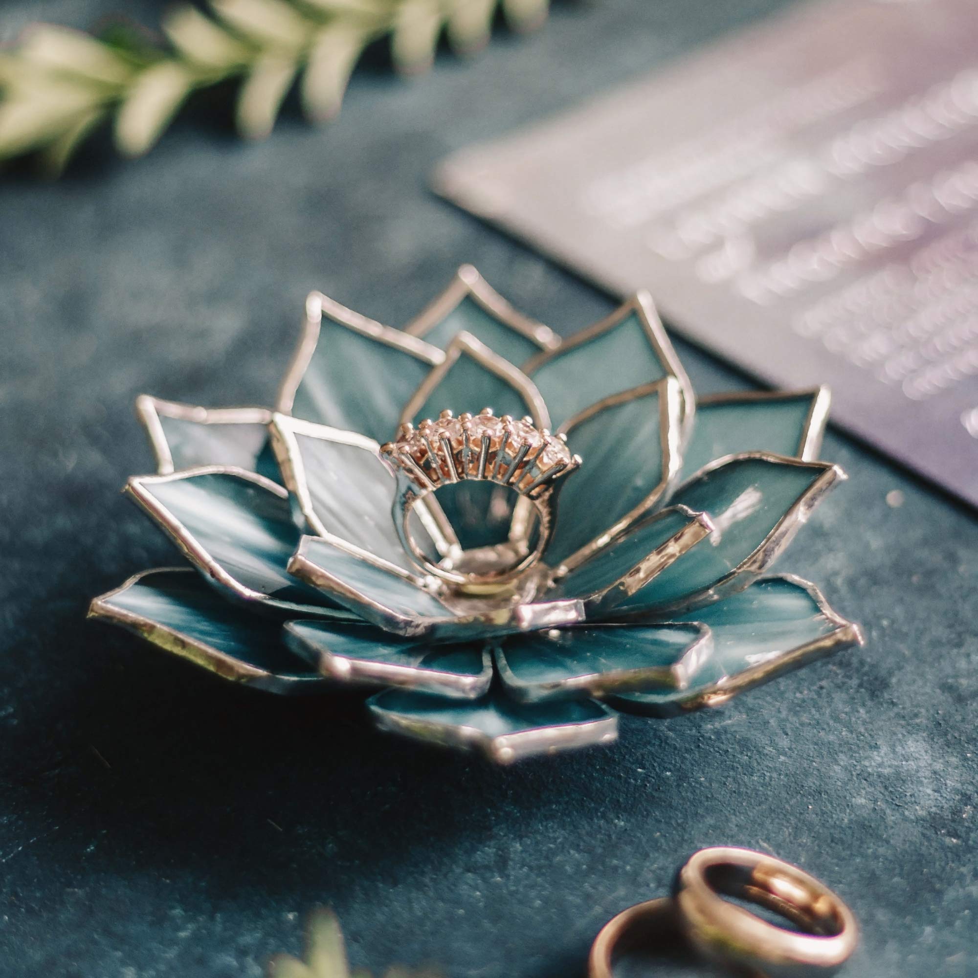 Elegant Glass Ring Holder & Jewelry Dish with Teal Waves - Perfect for Engagement Rings, Wedding Bands & Jewelry Storage - Ideal for Wedding Ceremony Decor, Valentine's Day Gift for Her & Anniversary Present - Stylish Home & Bathroom Organizer