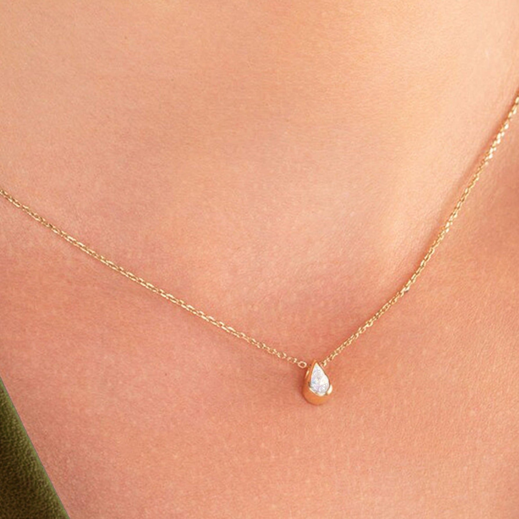 Serenity Droplet Memorial Ashes Necklace - Elegant Cremation Jewelry for Loved Ones | Perfect for Keeping Memories Close During Travel, Special Occasions & Everyday Wear