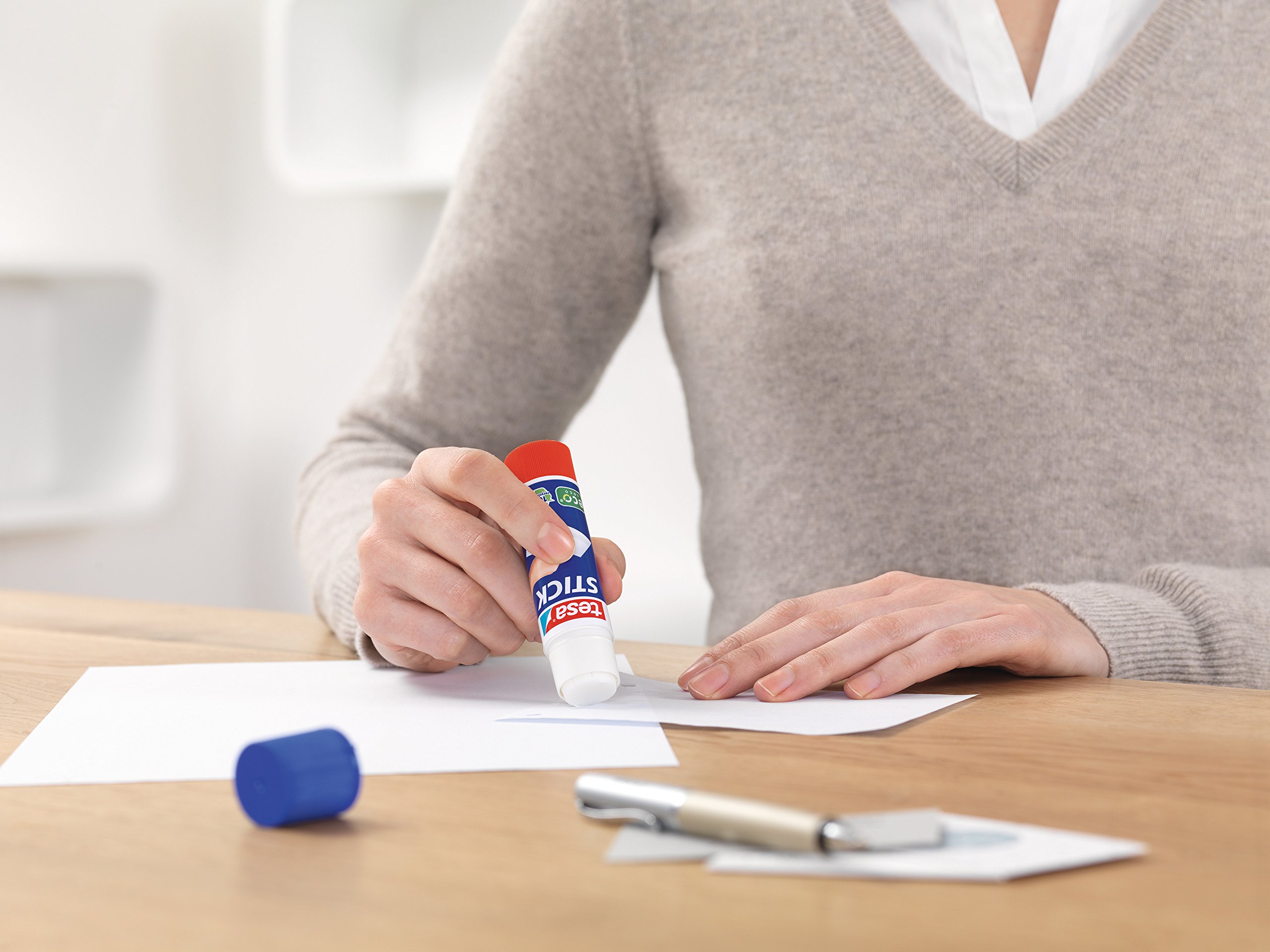 Tesa UK Tesa 40 G Glue Stick - Strong Adhesive for DIY, Crafts & Home Repairs - Perfect for Paper, Cardboard & Lightweight Materials