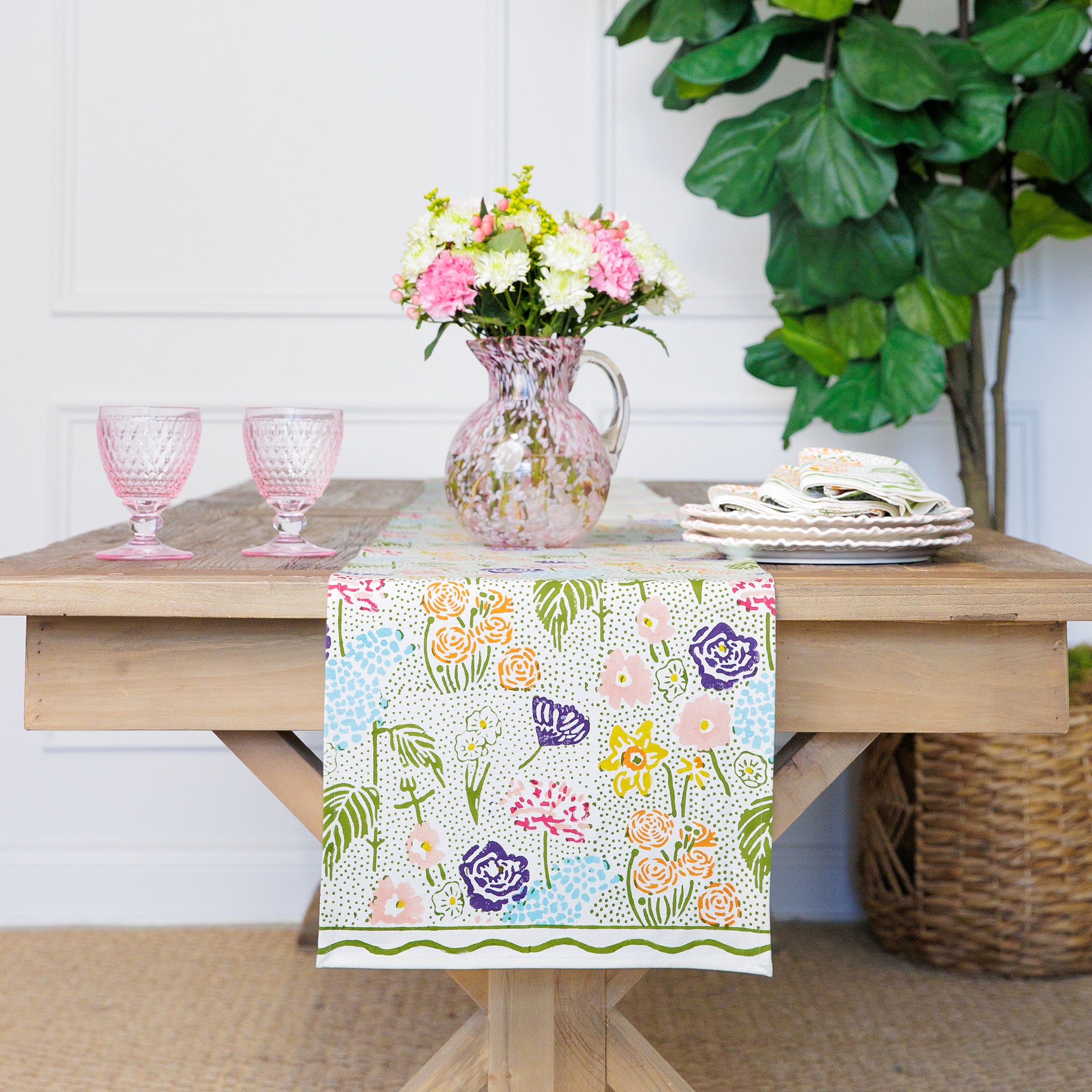 Elegant Festive Garden Table Runner for Outdoor Dining & Party Decor – Perfect for Patio, Picnic, and Holiday Celebrations