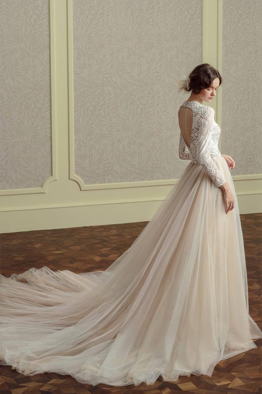 Vintage 2-in-1 Lace A-Line Wedding Dress with Long Sleeves, V-Neck & Backless Design - Elegant Train for Bridal Ceremony & Formal Events