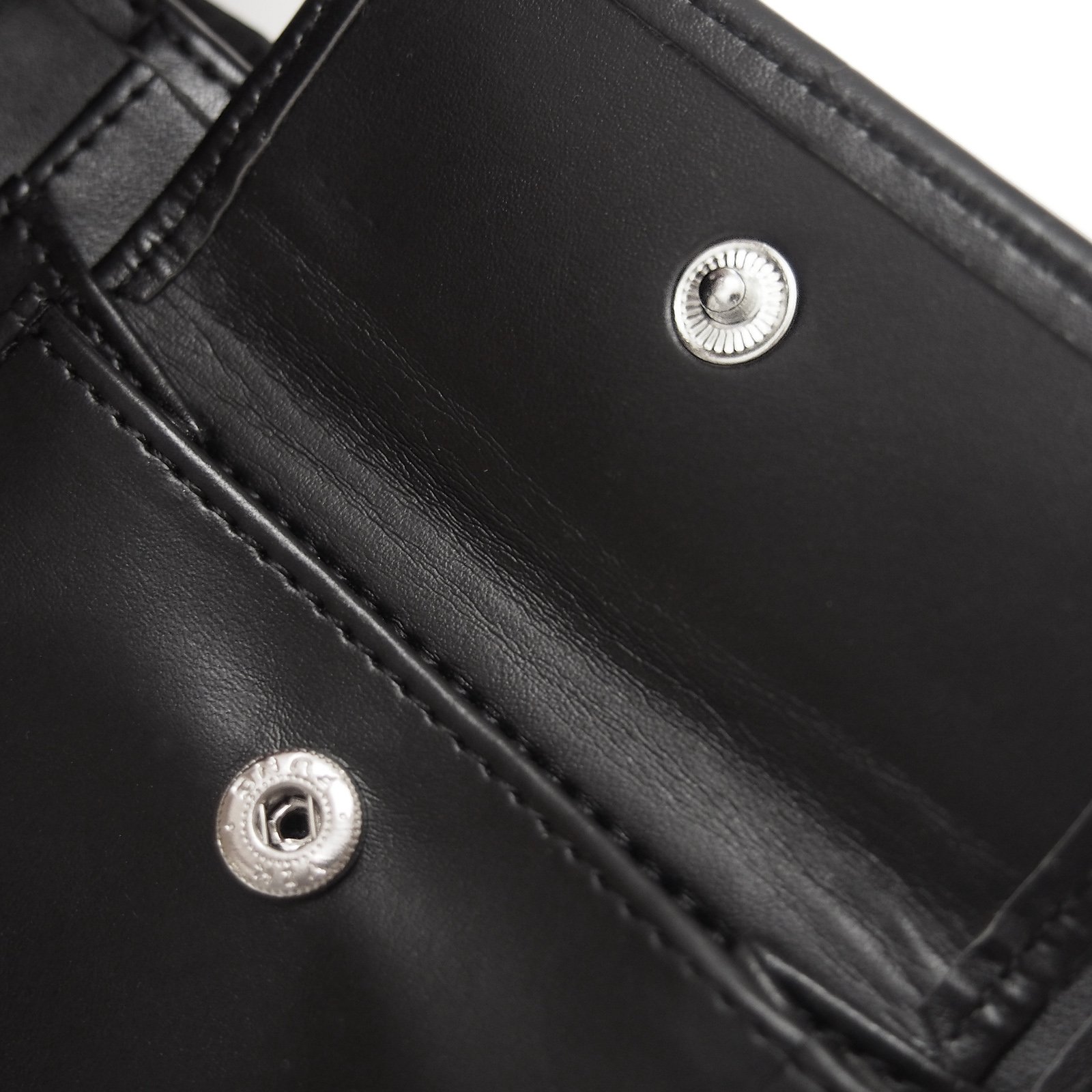 Official Everton FC Men's Leather Wallet with Embossed Crest - Perfect Football Gift for Fans & Match Day Accessories