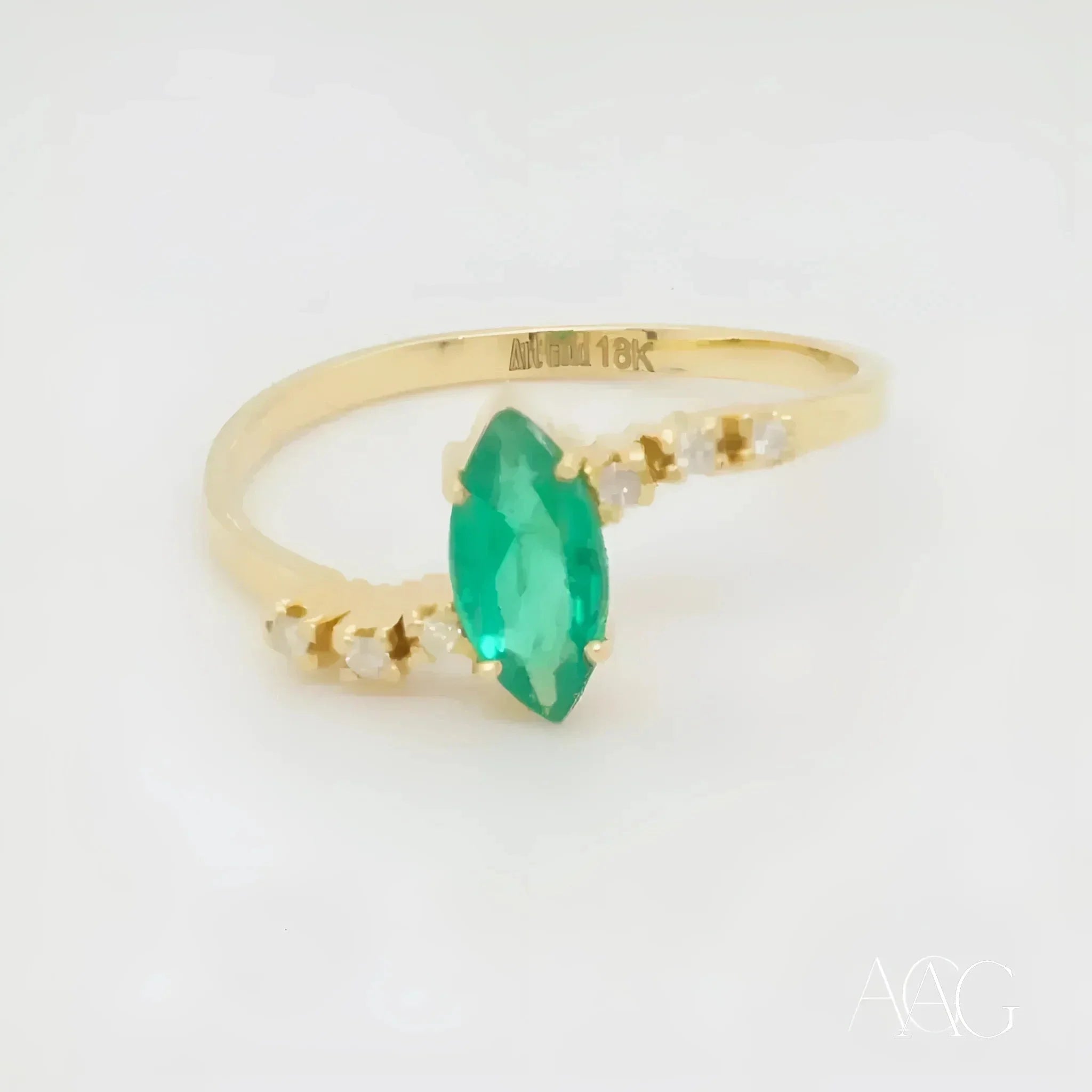 Exquisite 14K Gold Emerald Marquise Cut Ring for Women | Elegant Vintage Jewelry Gift for Engagement, Anniversary & Special Occasions