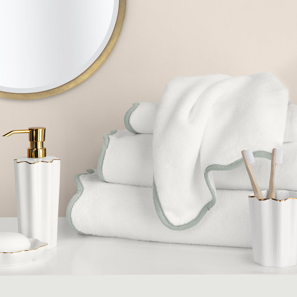 Gold Scalloped Porcelain Bathroom Accessories Set with Tumbler - Elegant Toothbrush Holder & Soap Dish for Modern Bathroom Decor