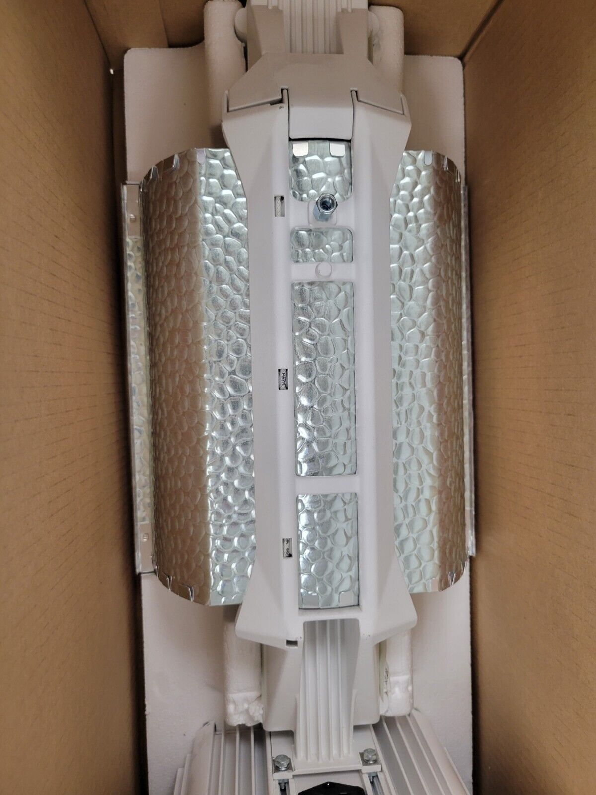 Gavita Pro E Series 1000E LED Grow Light for Indoor Plants - High Efficiency Full Spectrum Lighting for Hydroponics, Greenhouses & Commercial Grow Rooms