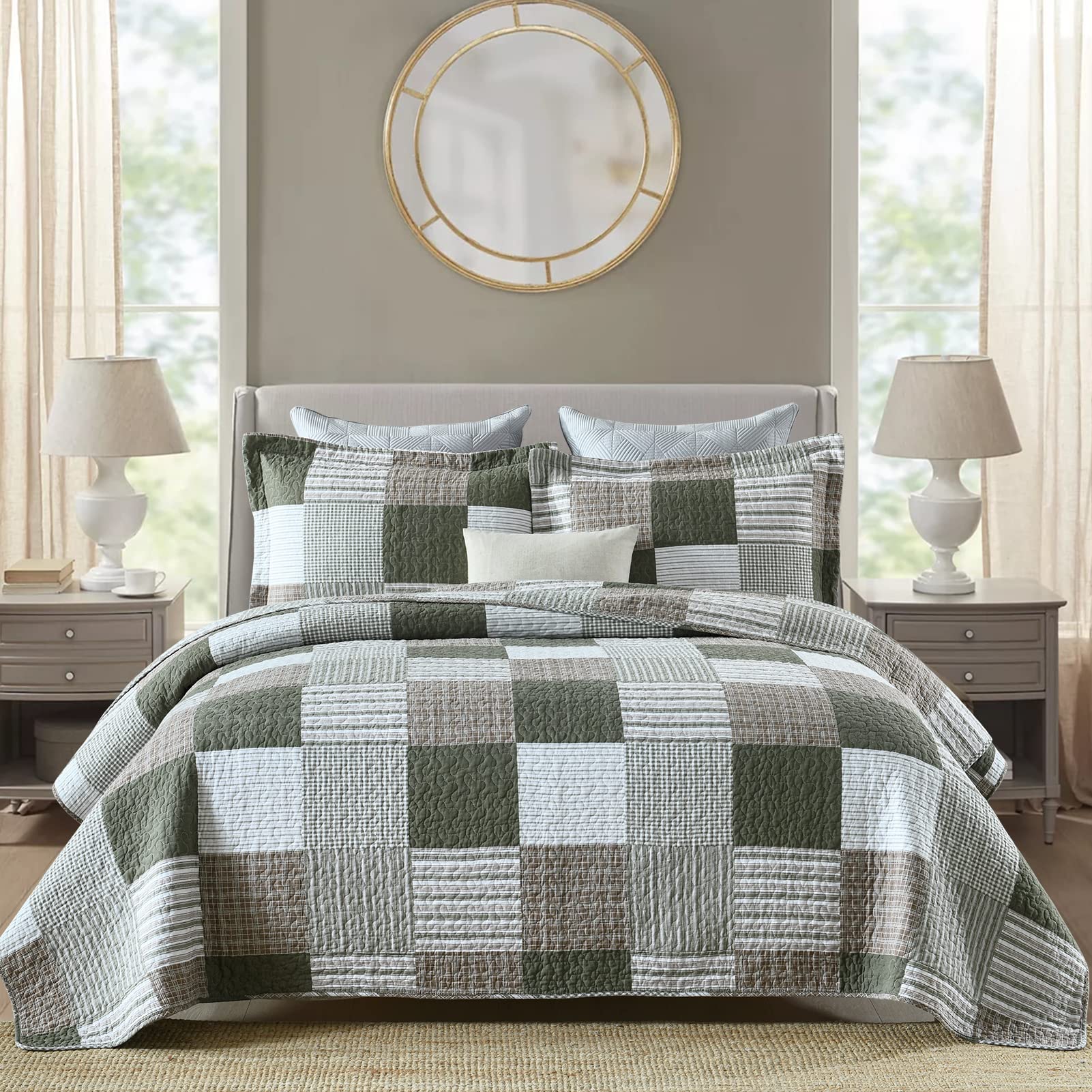 PANGUSHAN 100% Cotton Queen Size Quilt Set - Reversible Patchwork Plaid Bedding, Lightweight Farmhouse Comforter (Green/Moonbeam) - 3 Piece Bedspread for Cozy Home Decor | Perfect for Guest Rooms, Master Bedrooms & Farmhouse Style Interiors