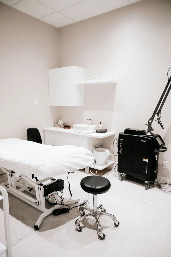 Lanvain® Soft Canada Salon Stool Chair - Adjustable Height Rolling Stool for Hairstylists, Technicians, Doctors & Therapists - Ergonomic Design for Clinics, Salons & Medical Offices | Perfect for Hair Styling, Massage Therapy & Patient Consultations