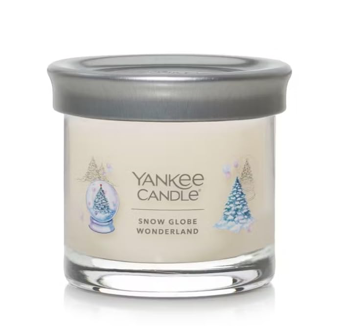 Yankee Candle Snow Globe Wonderland Small Signature Tumbler Candle - Holiday Scented Jar Candle for Christmas Decorations & Cozy Home Ambience